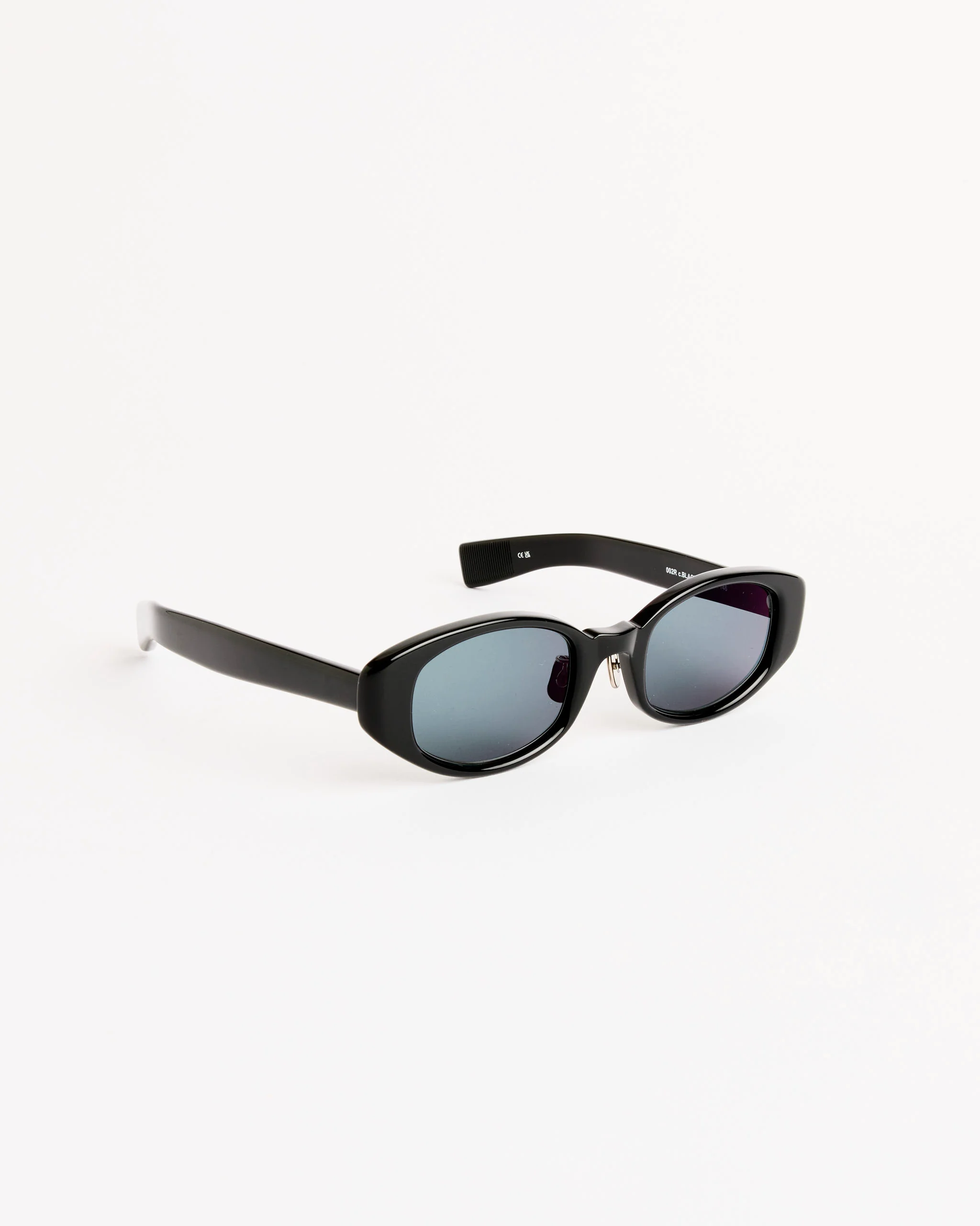 002 Sunglasses in Black - Image 2