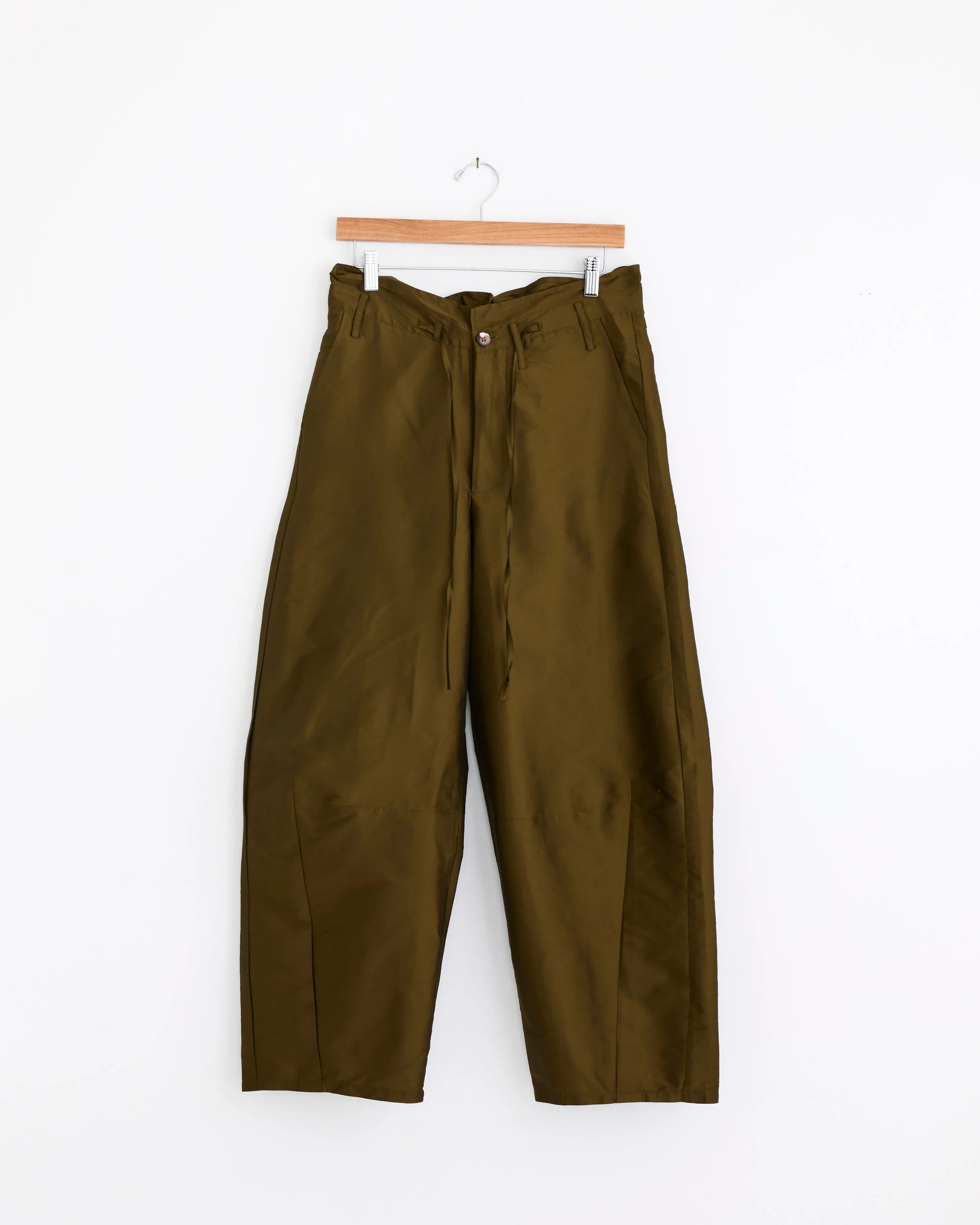 Techno Taffeta Barrel Pant in Olive