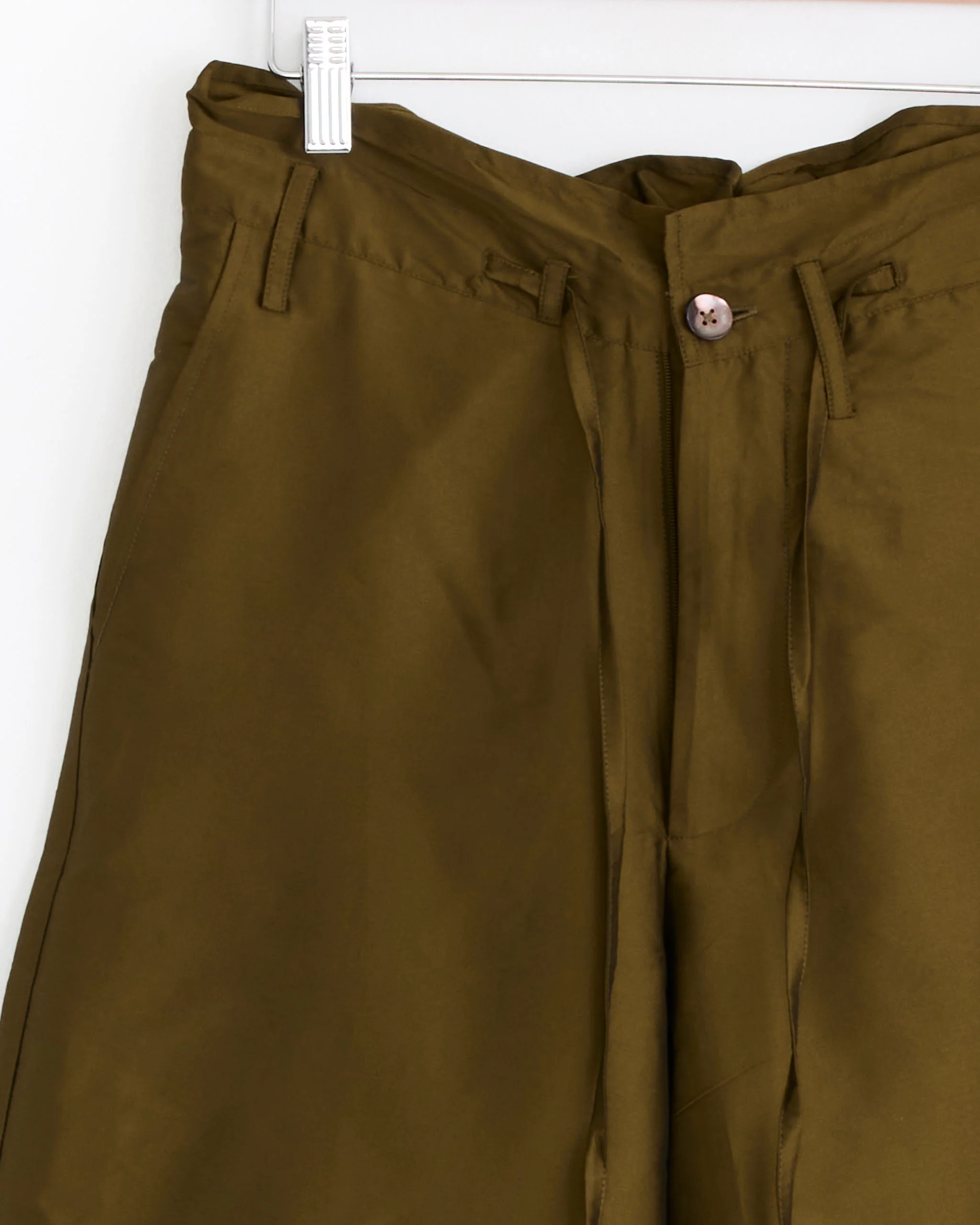 Techno Taffeta Barrel Pant in Olive - Image 2