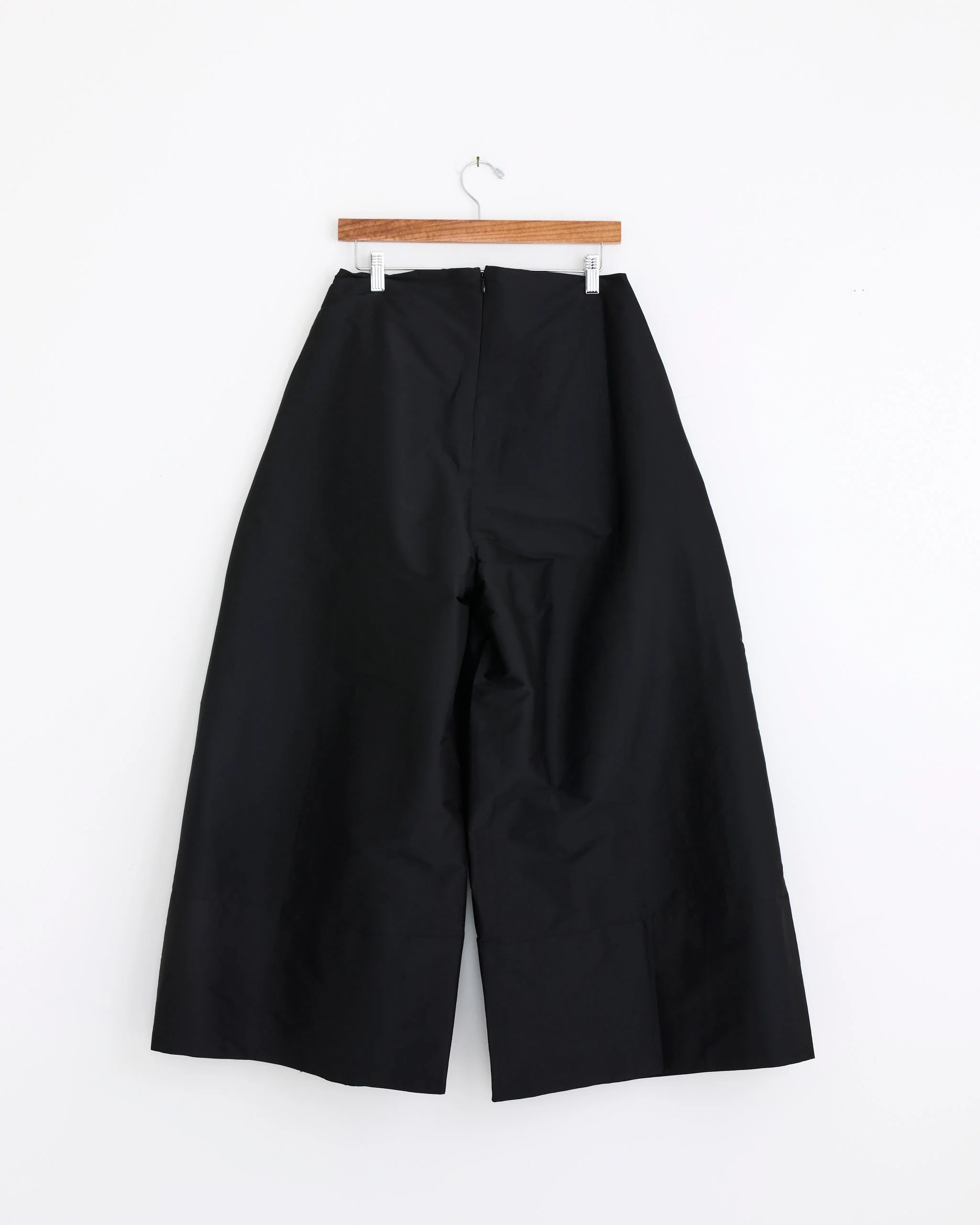 Techno Taffeta Ultra Wide Leg Trouser in Black - Image 3