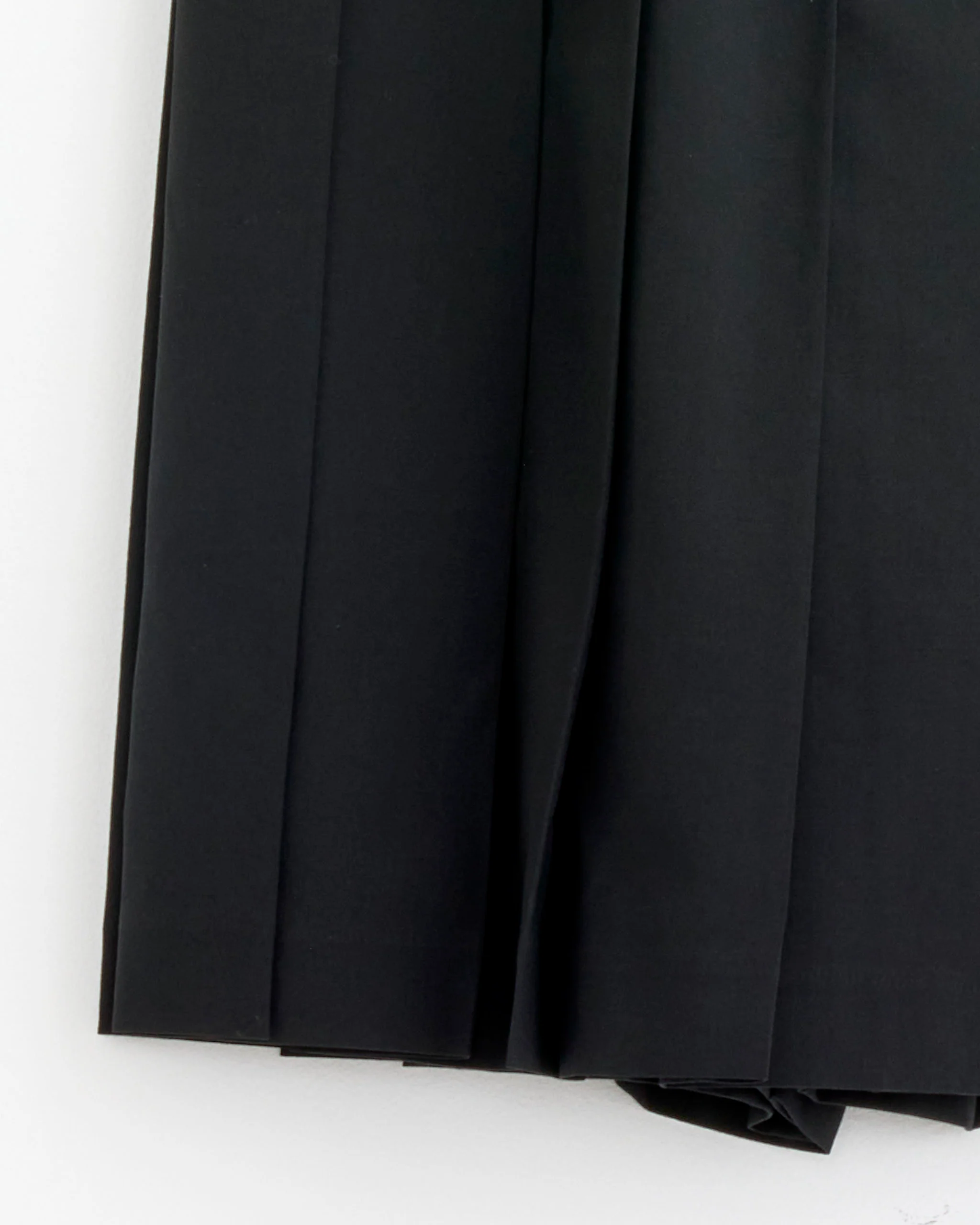 P008 Skirt in Black - Image 2