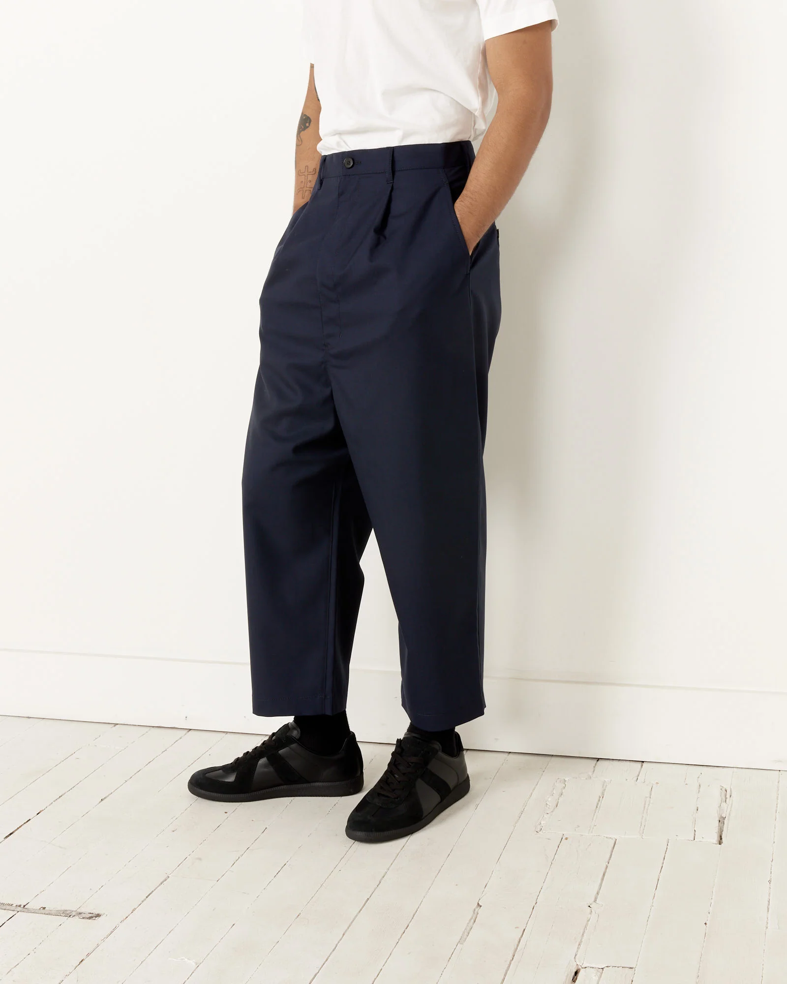 Pant in Dark Navy - Image 2