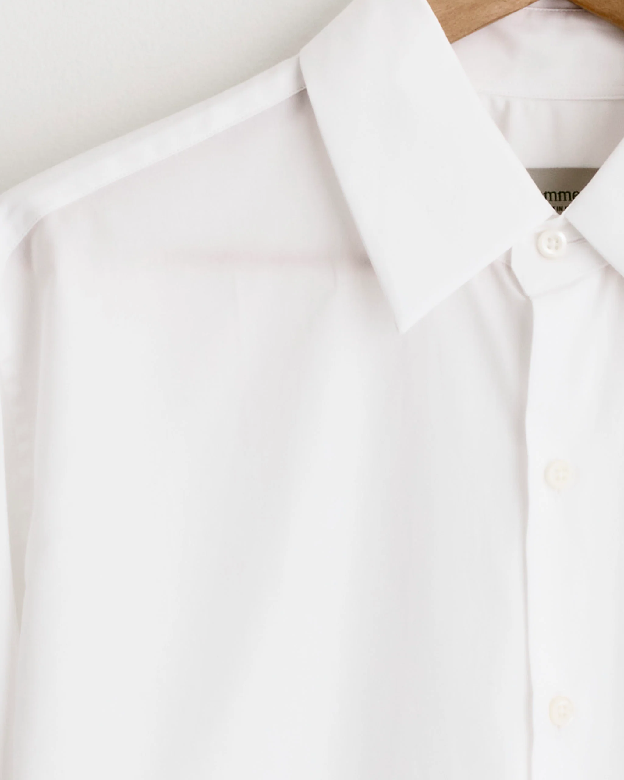 La Shirt Classica in White - Image 4