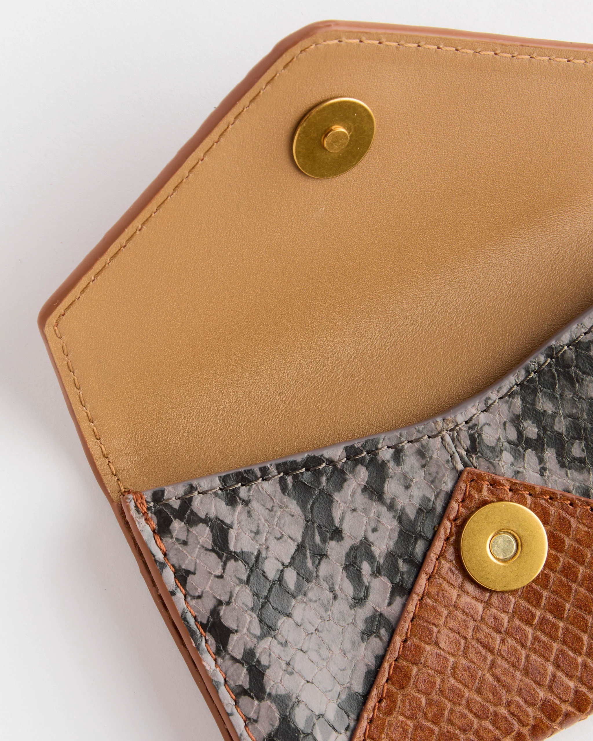 Card Holder in Rust - Image 2