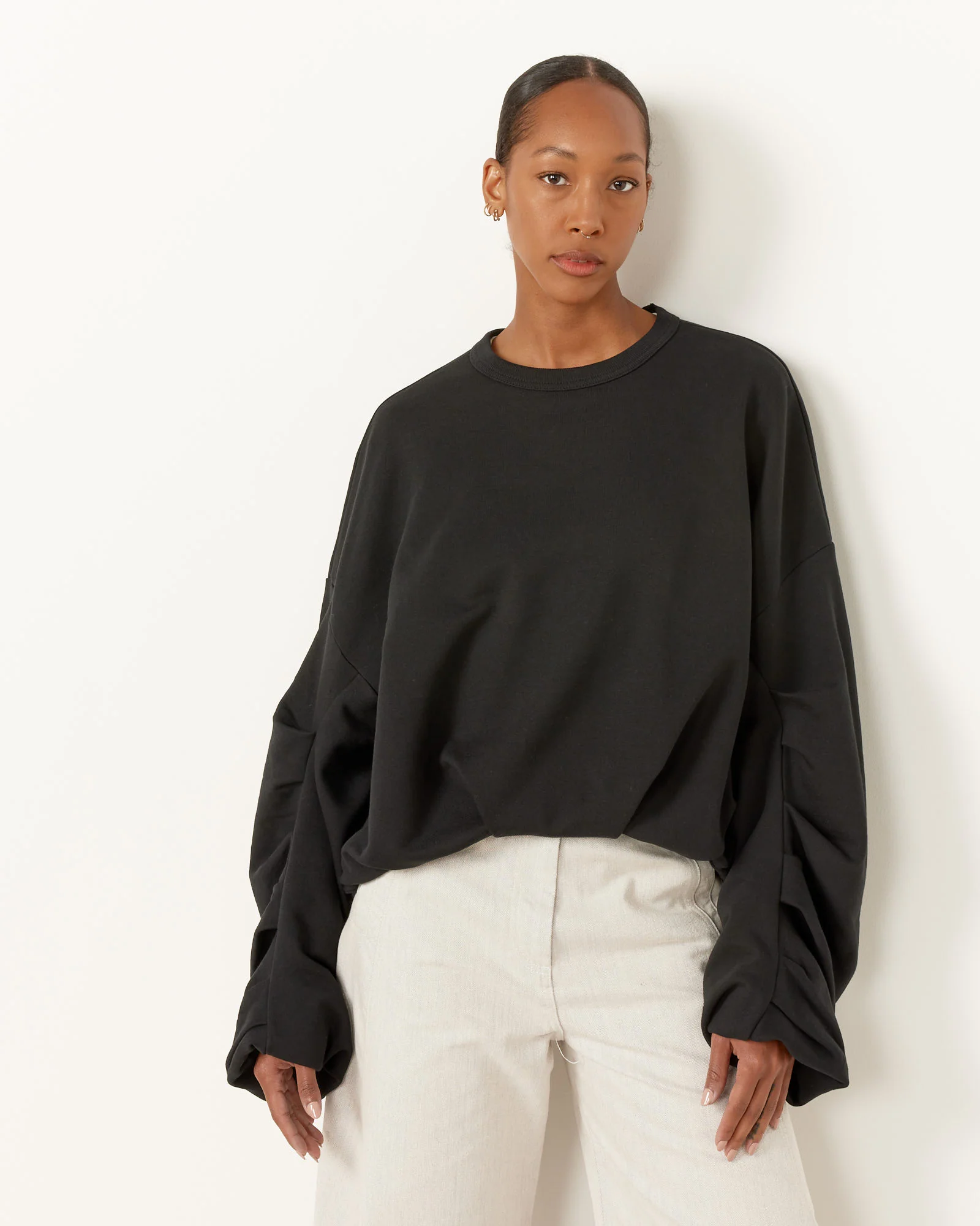 Oversized Sweatshirt in Black - Image 3