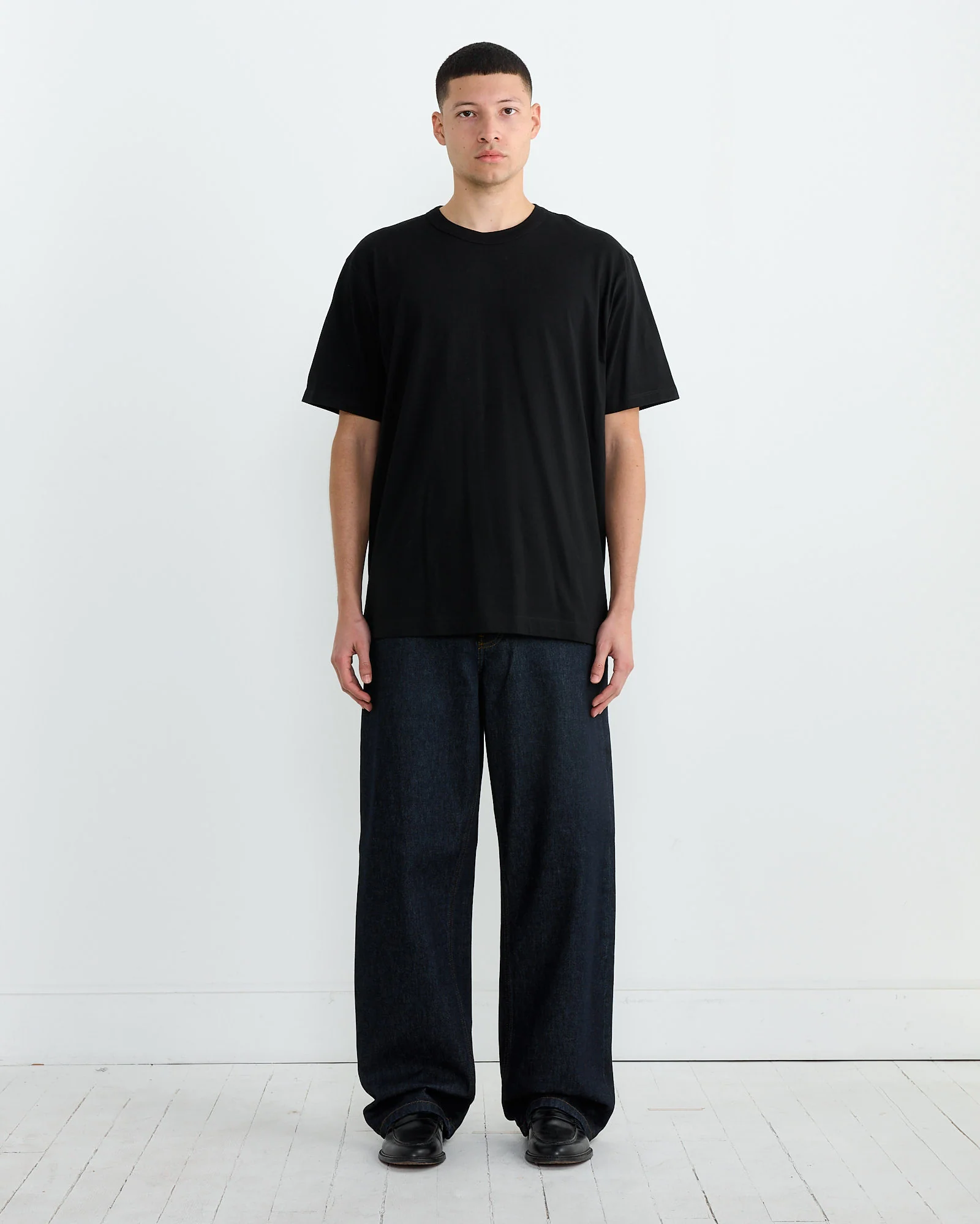 T-Shirt in Black - Image 2