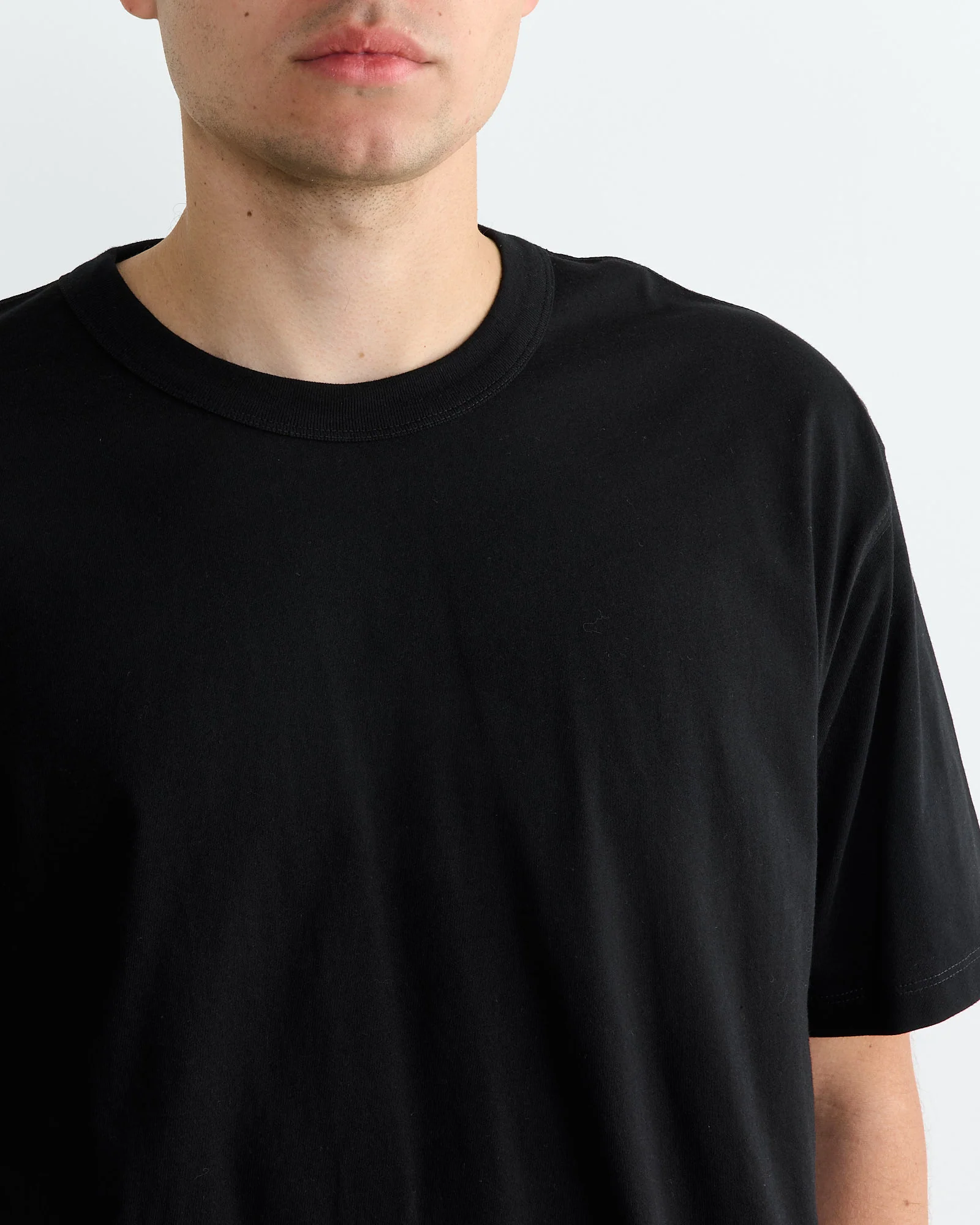 T-Shirt in Black - Image 3