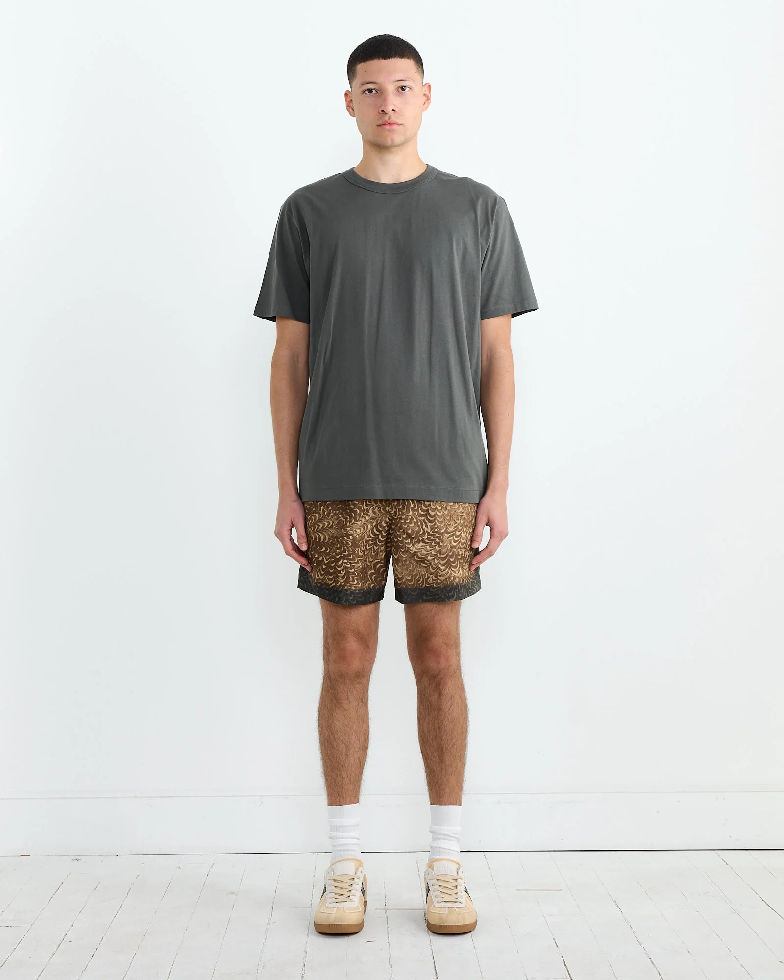 T-Shirt in Dark Grey - Image 2