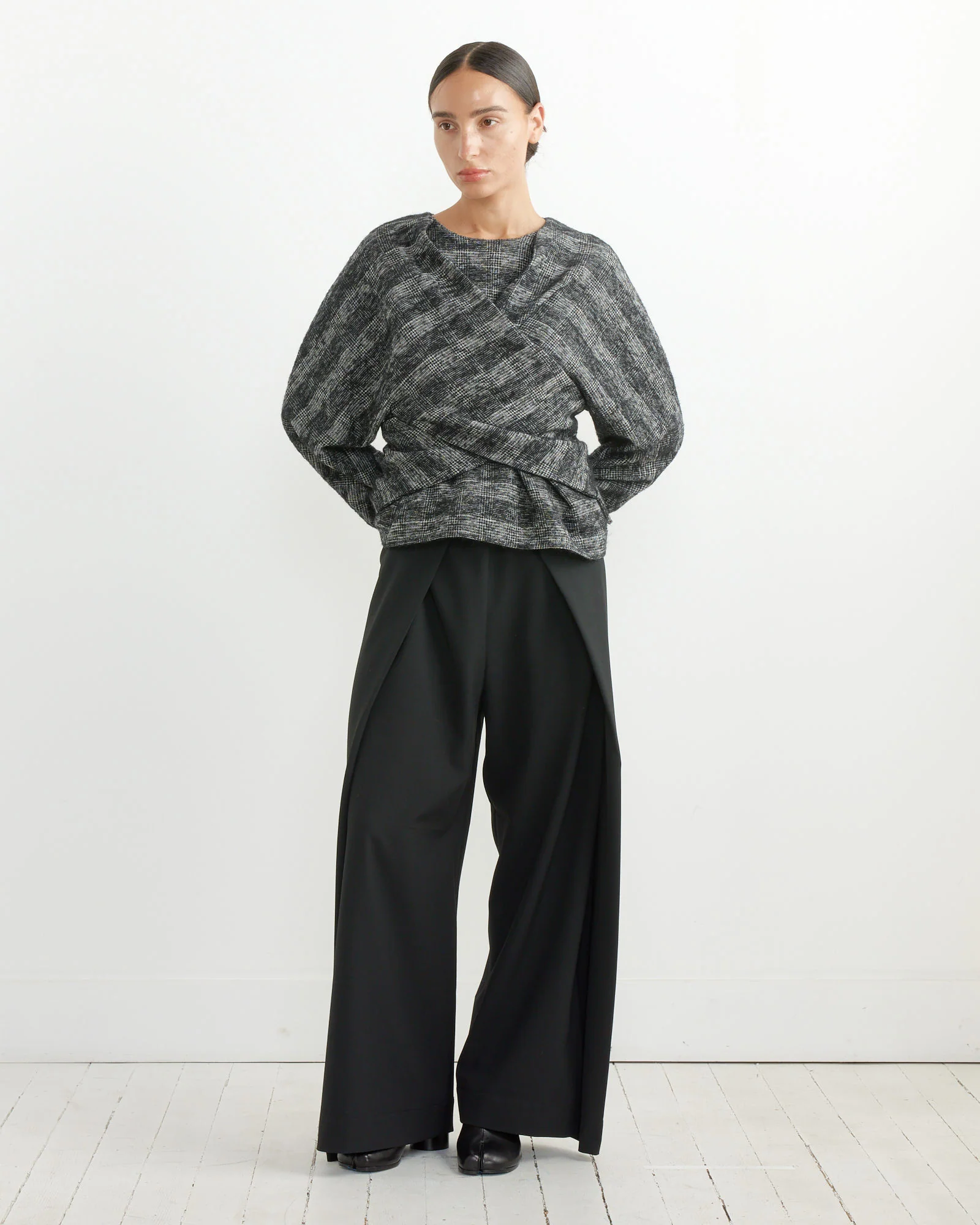 Bind Pant in Black - Image 2