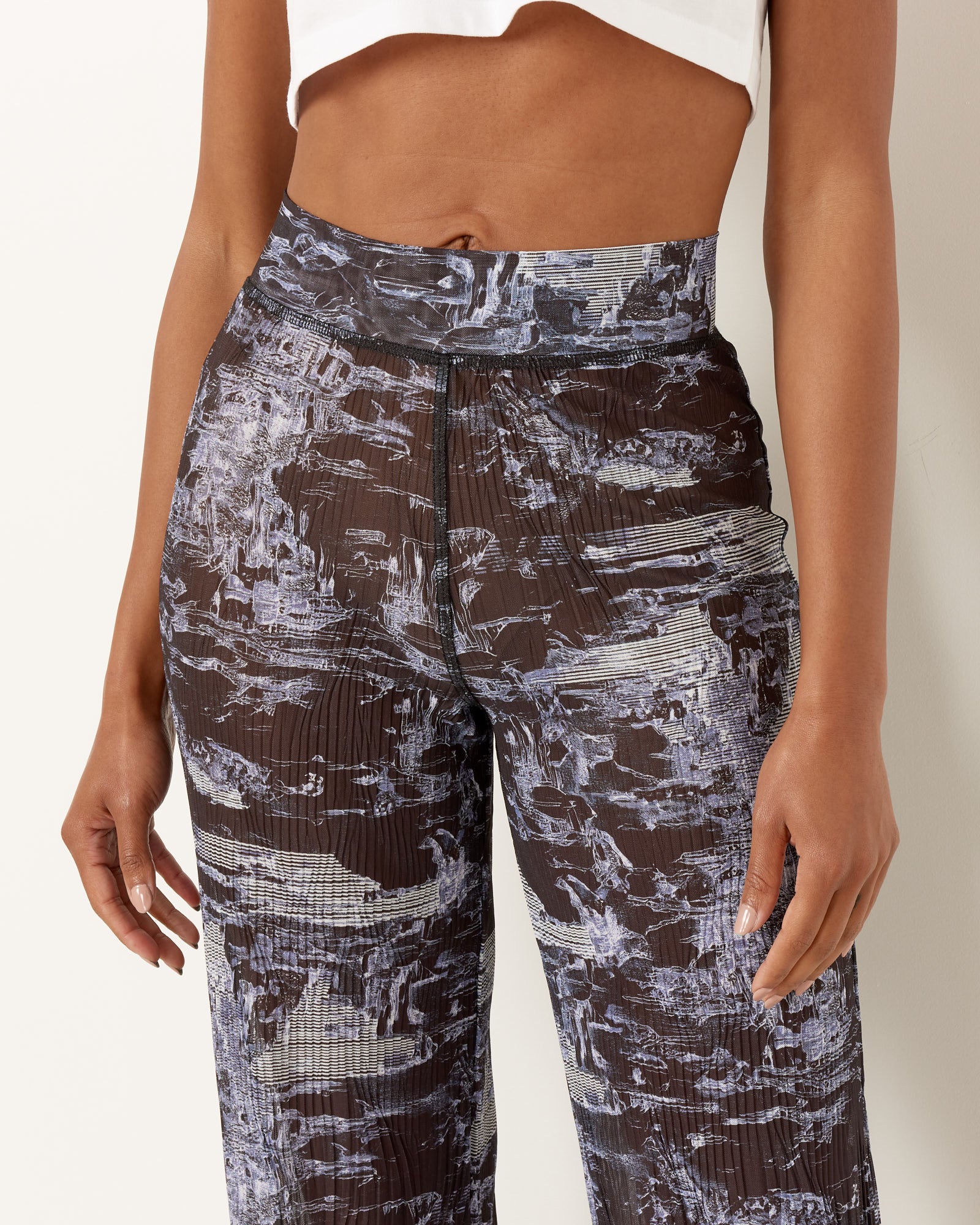 Sway Mesh Plisse Pant in The Riddle Black - Image 3