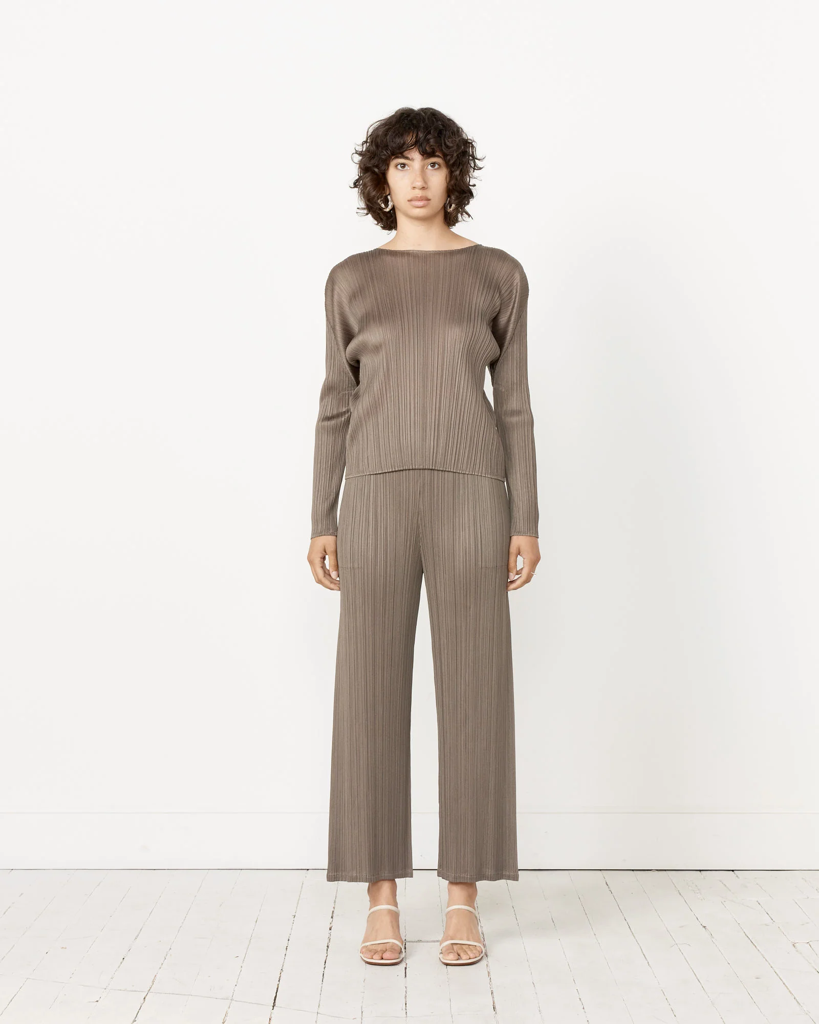 MC March Pant in Khaki - Image 2