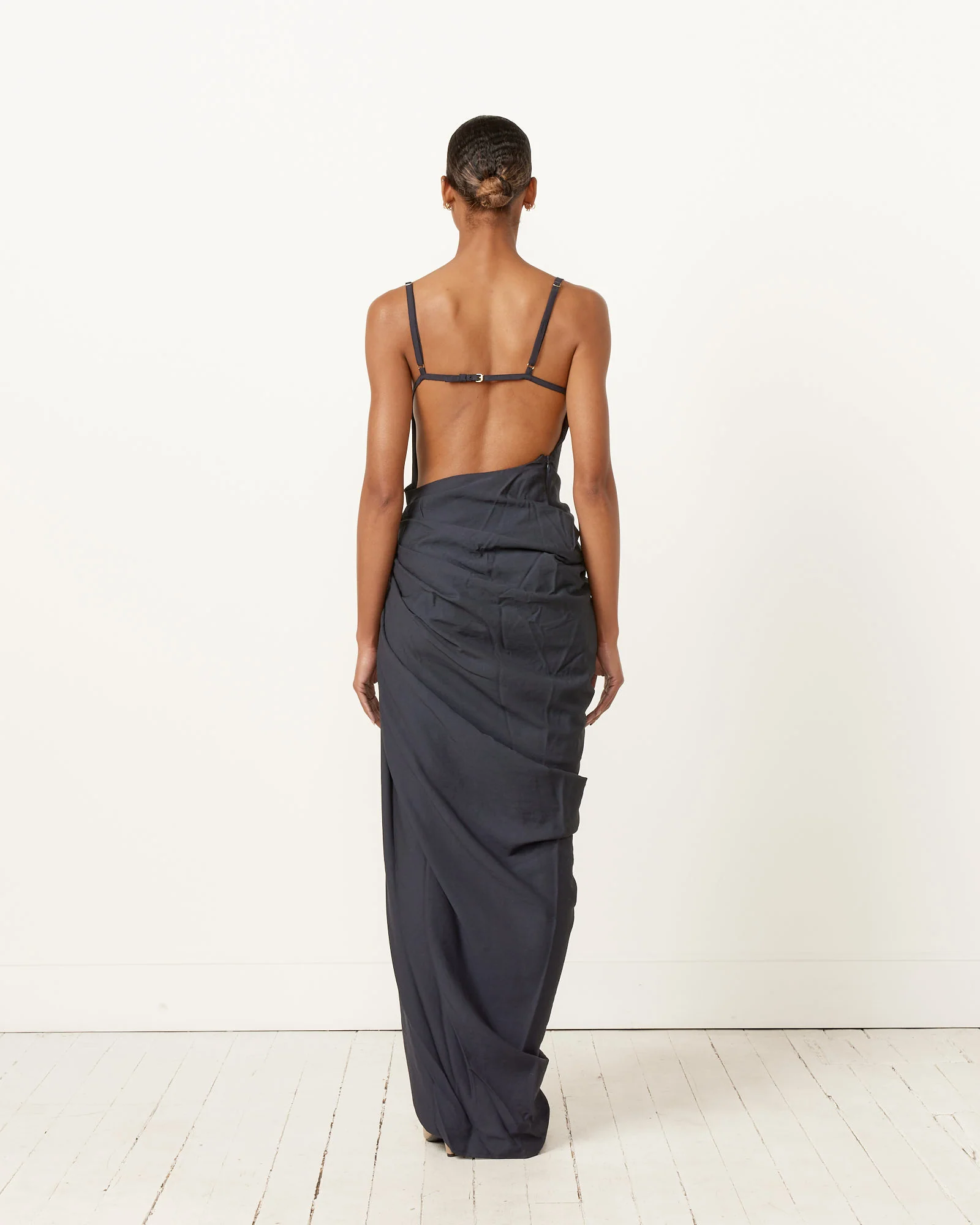 La Robe Saudade Loungue Dress in Dark Navy - Image 2