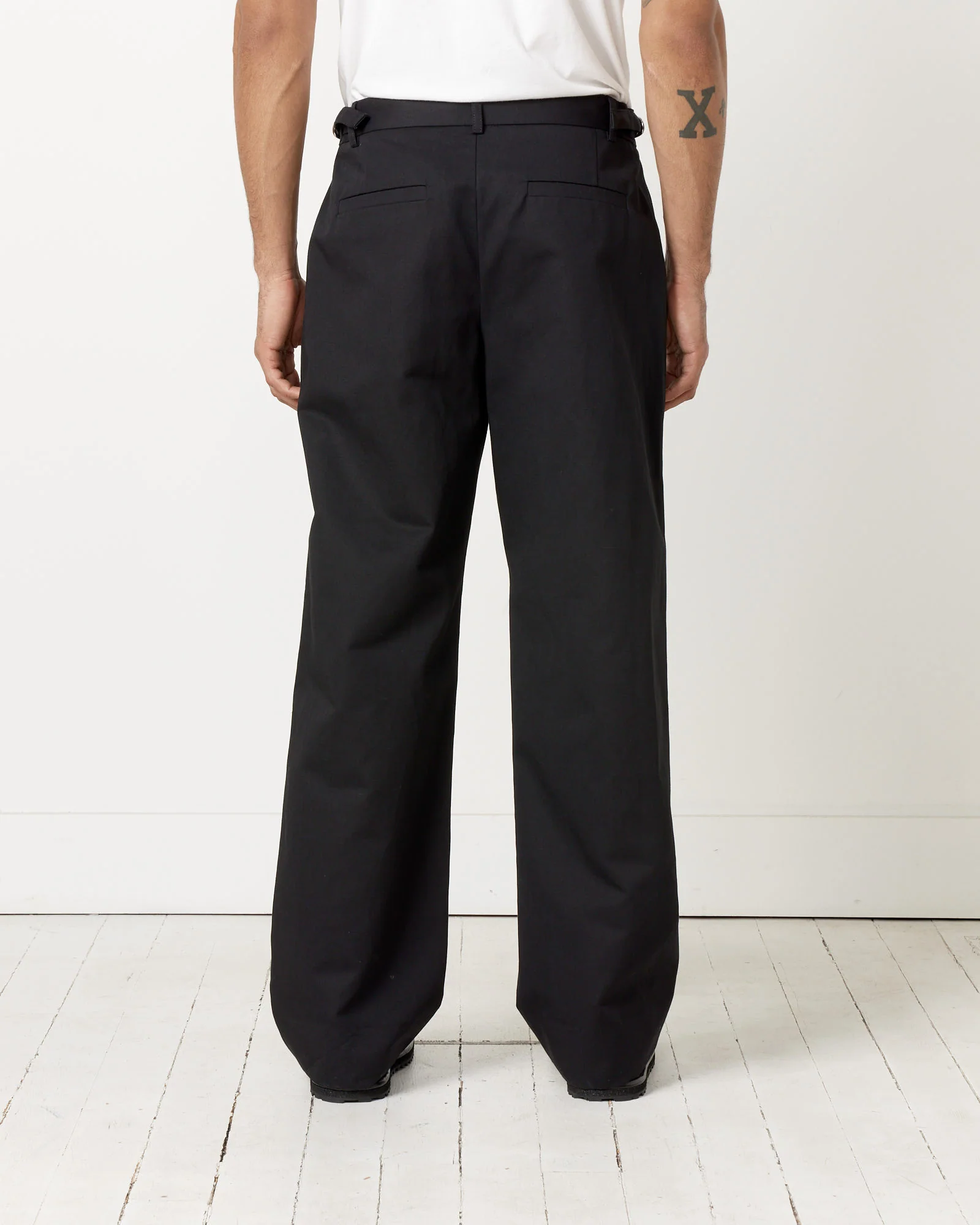 Le Pantalon Jean Trousers in Black - Image 5