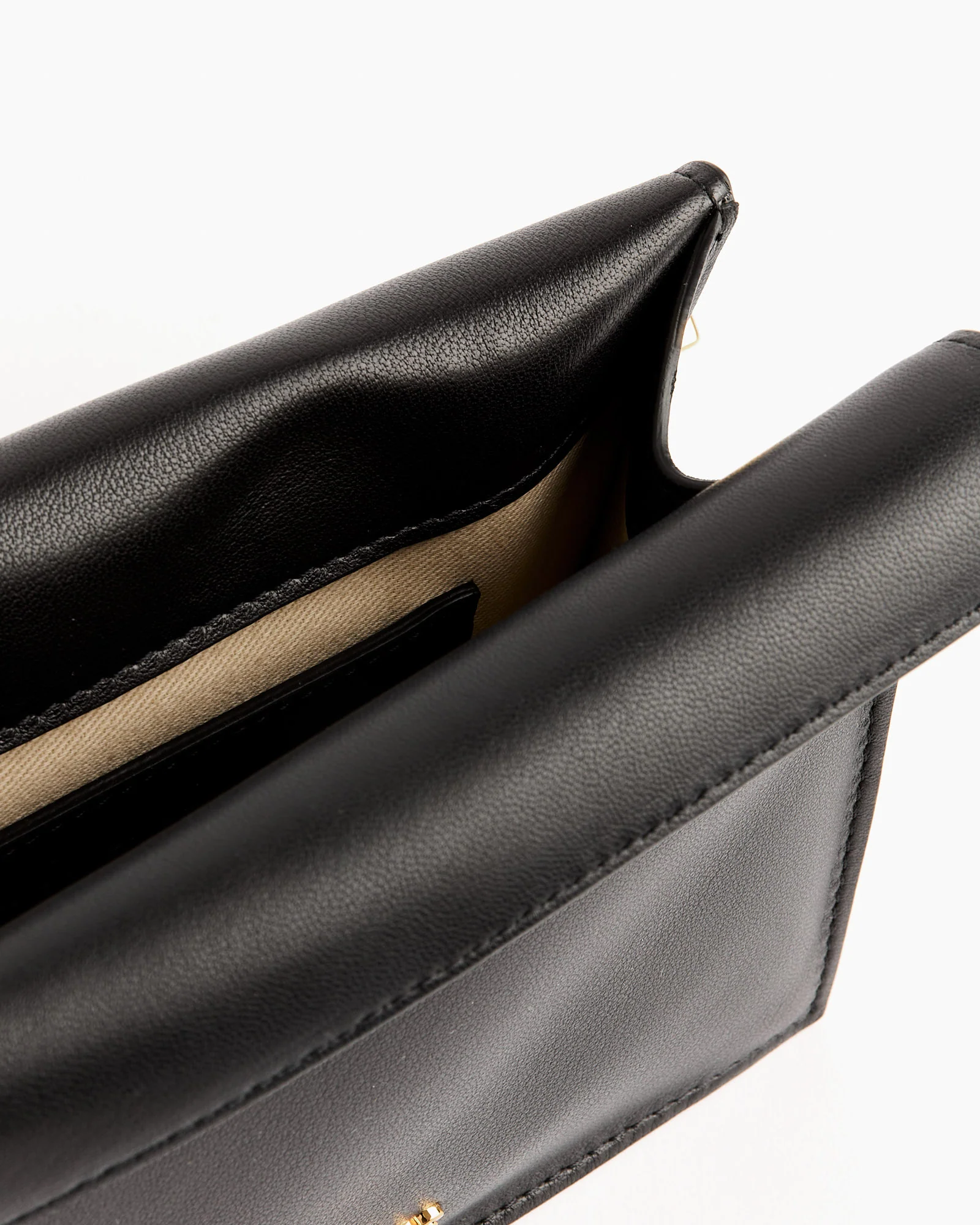 Le Petite Pochette Round C Bag in Black - Image 3
