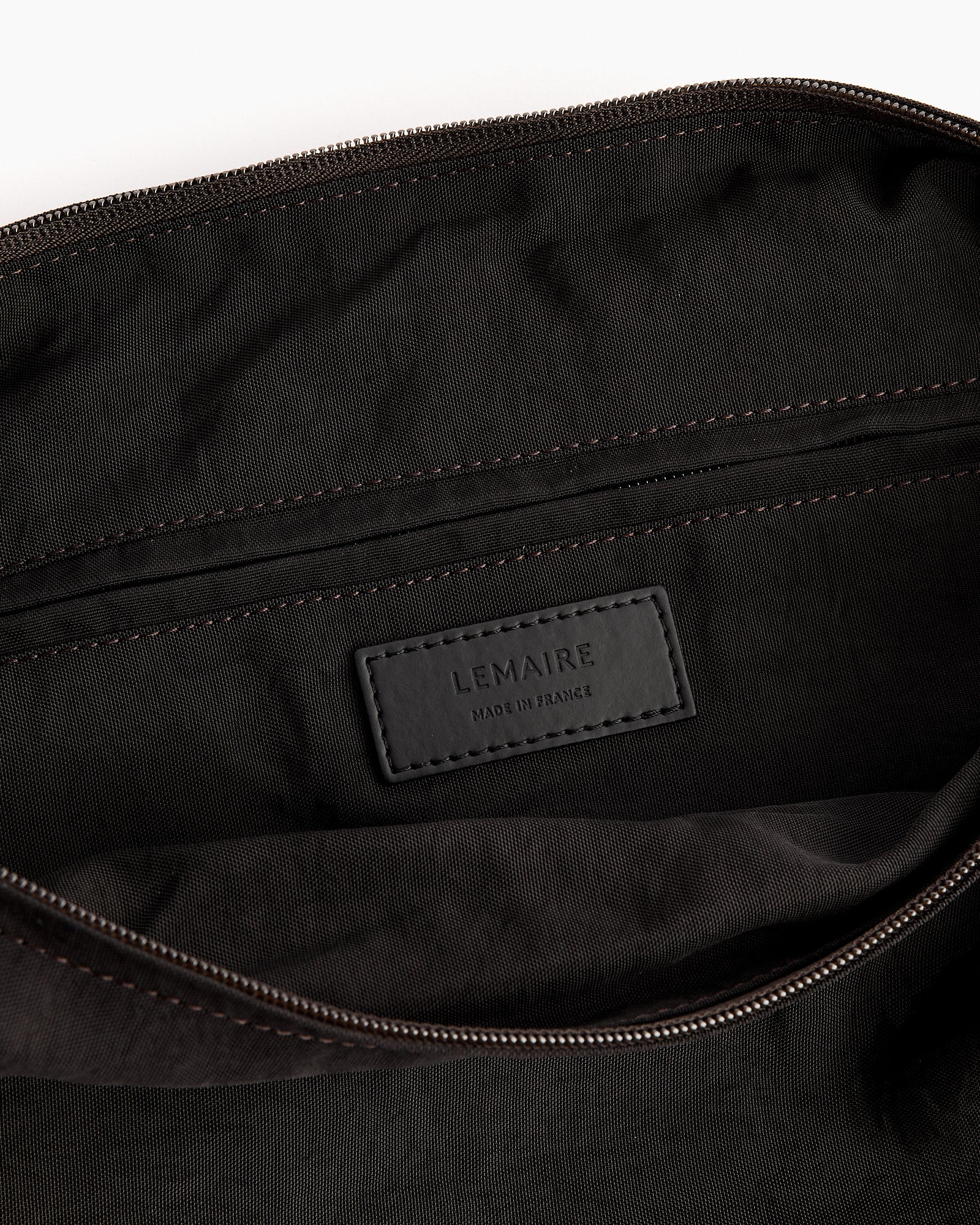 Croissant Filt Bag in Black - Image 2