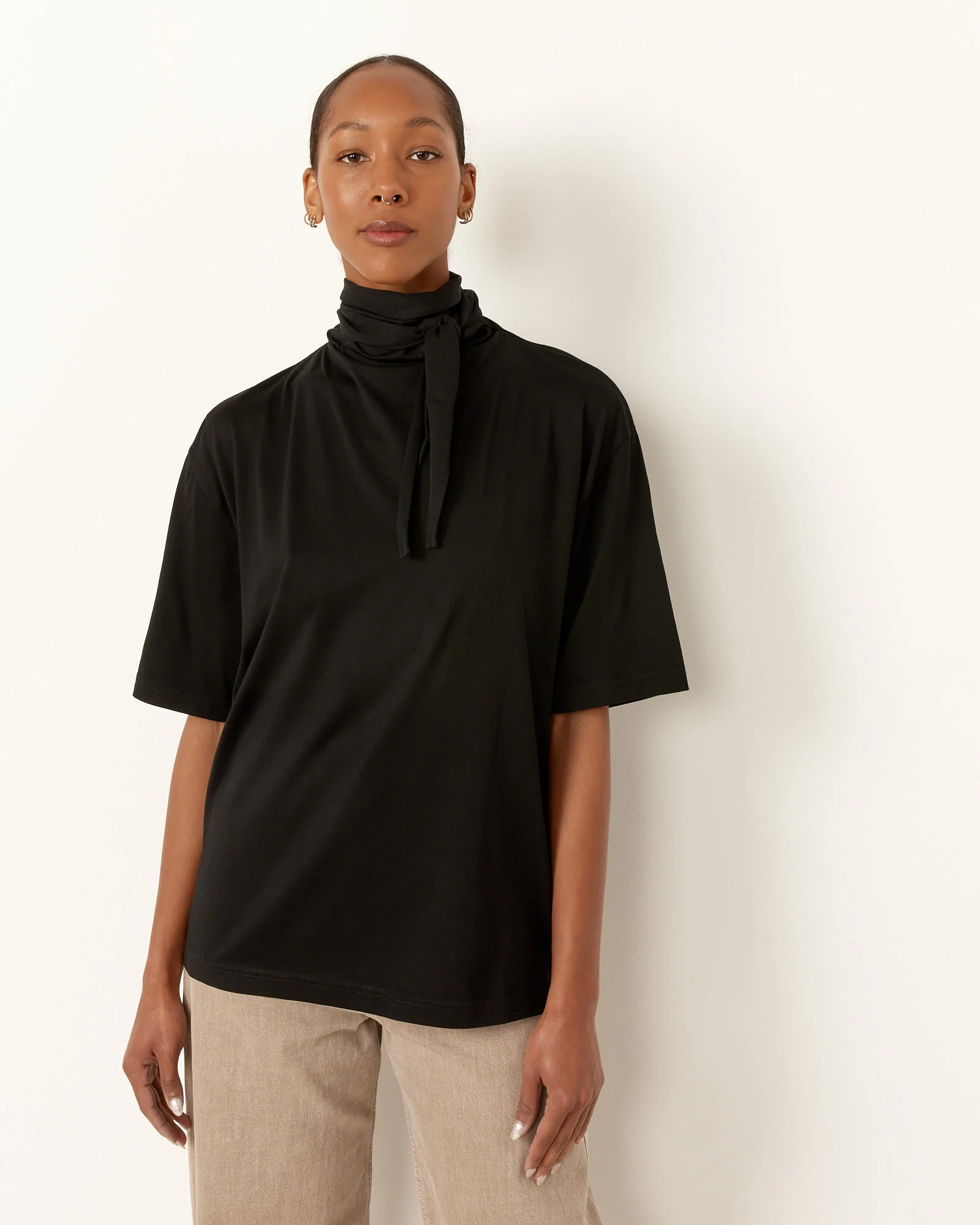 Foulard T-Shirt in Black - Image 4