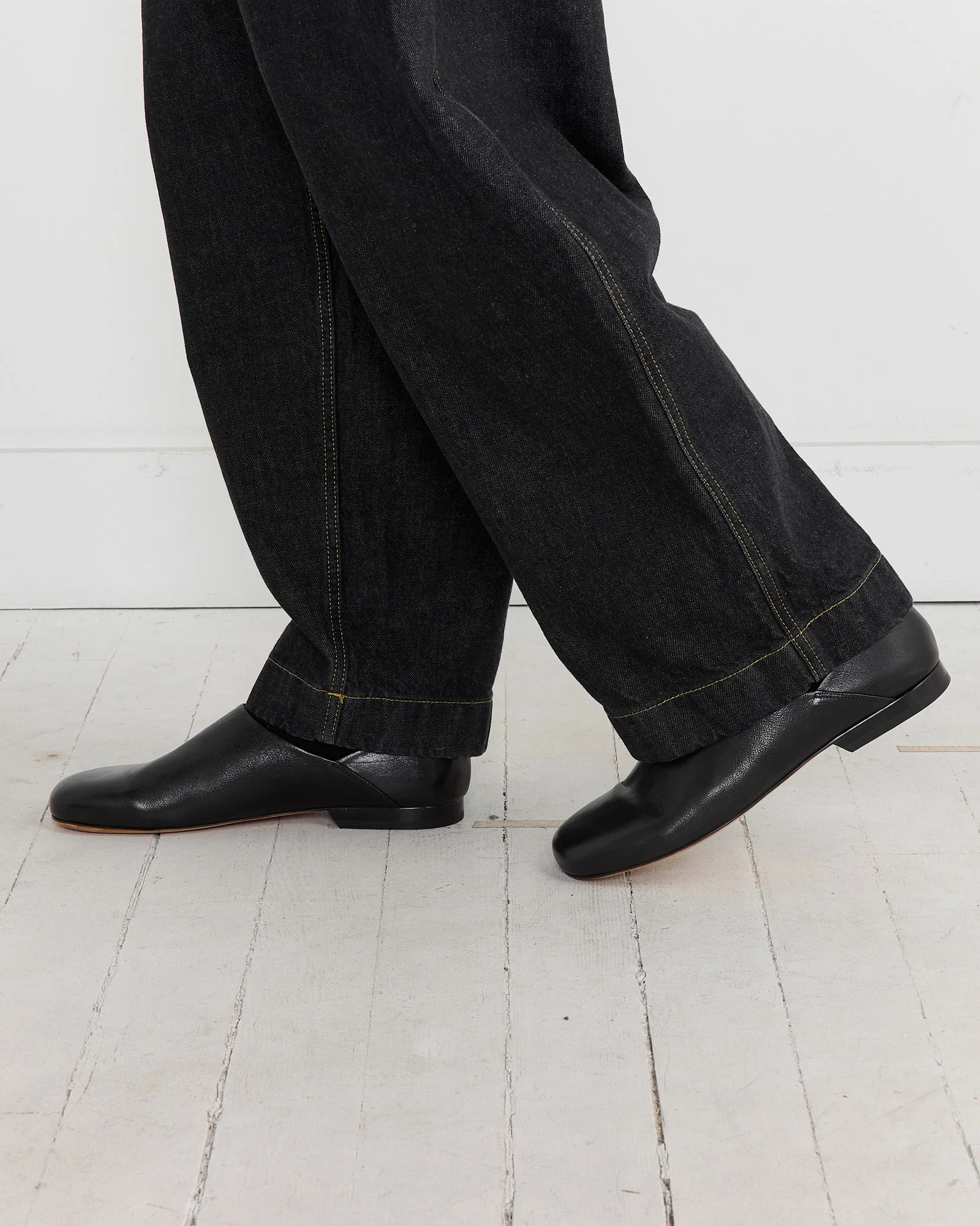 Slipper in Black - Image 4