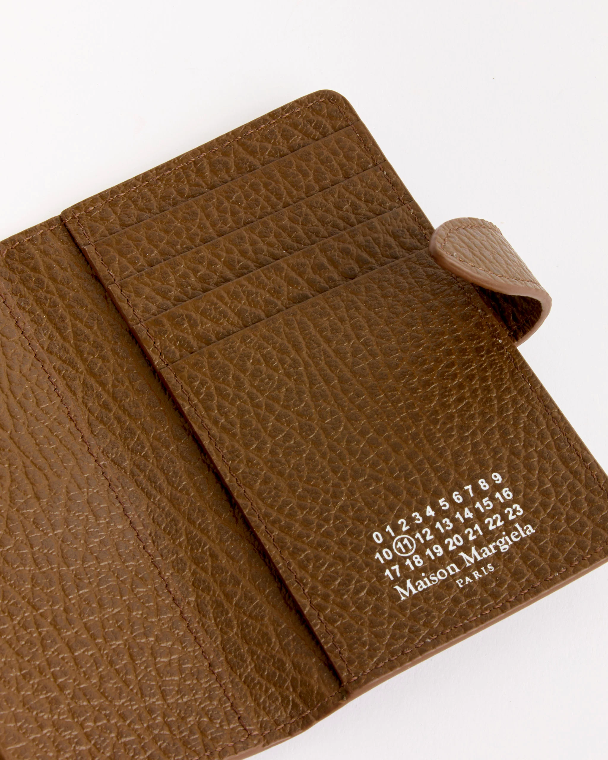 Card Holder Clip 2 With Zip Wallet in Field - Image 2
