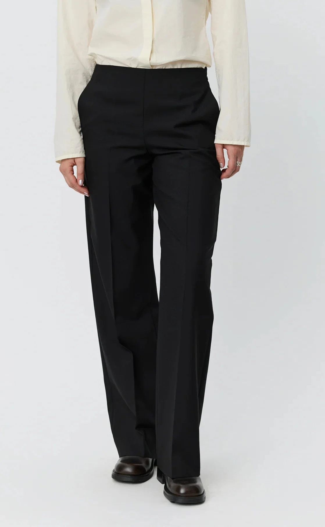 Taper Trouser in Black - Image 2