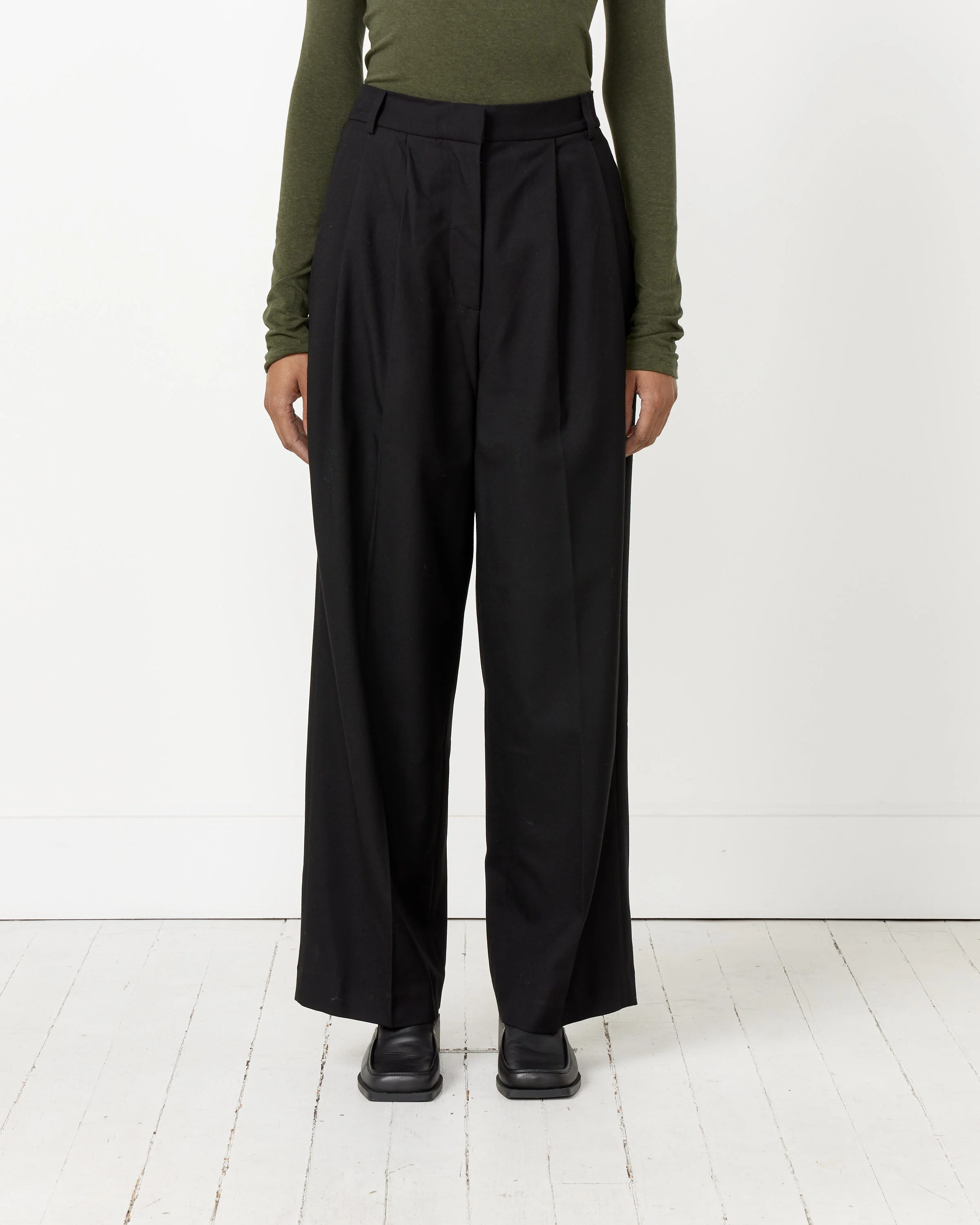 Pleat Front Wide Leg Pant
