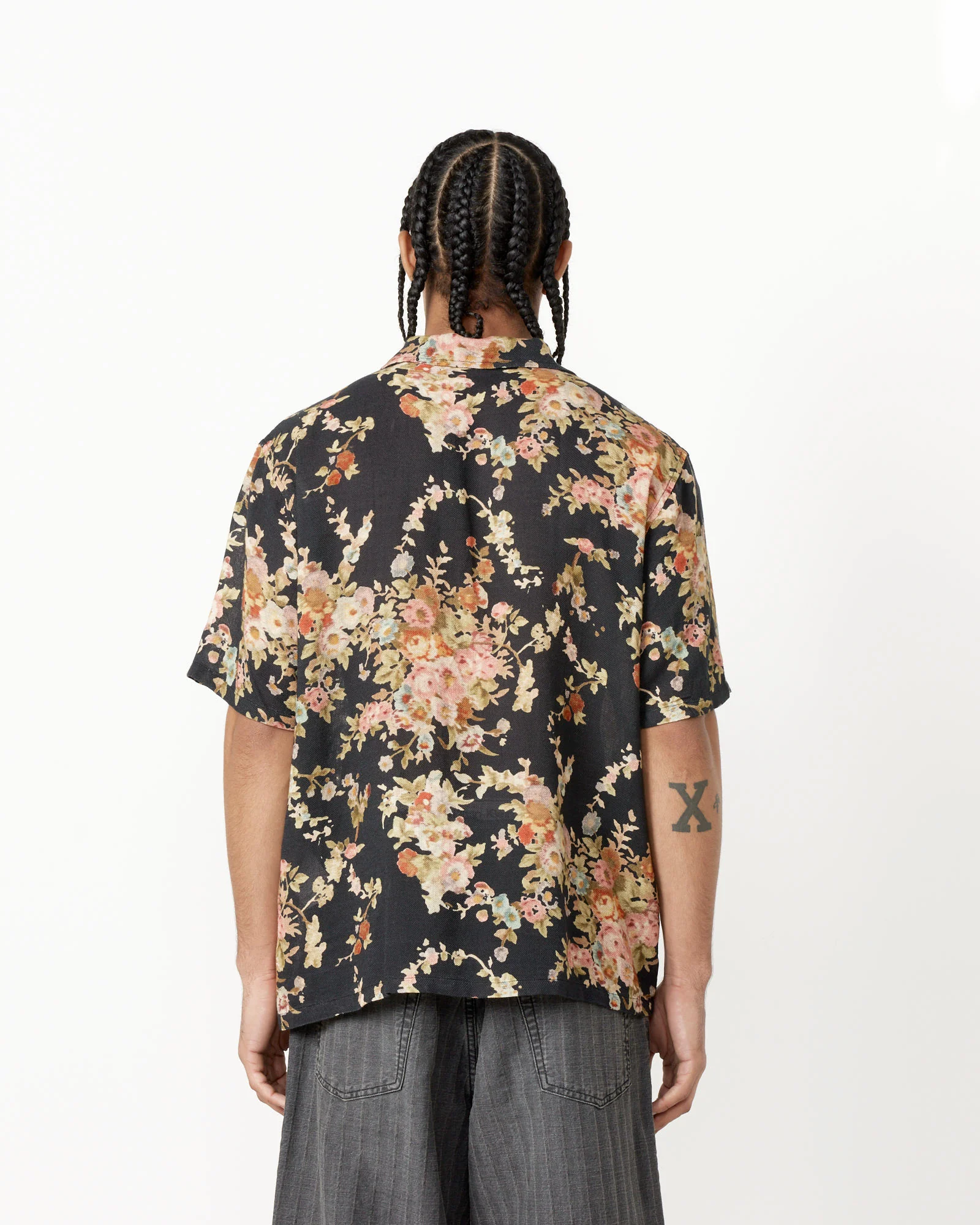Elder Short Sleeve Shirt in Black Floral Tapestry - Image 6