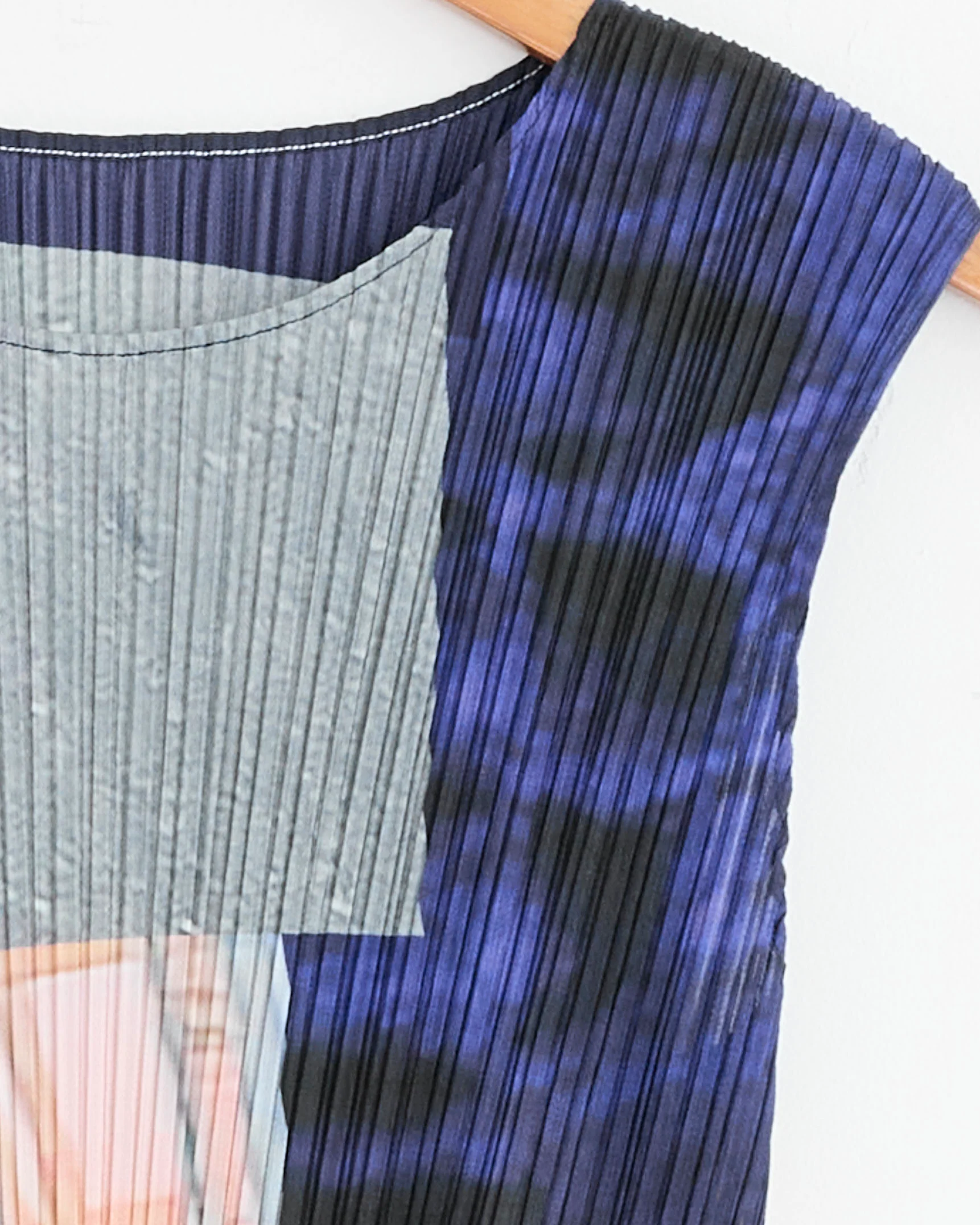 City Collage Dress in Grey/Navy - Image 3