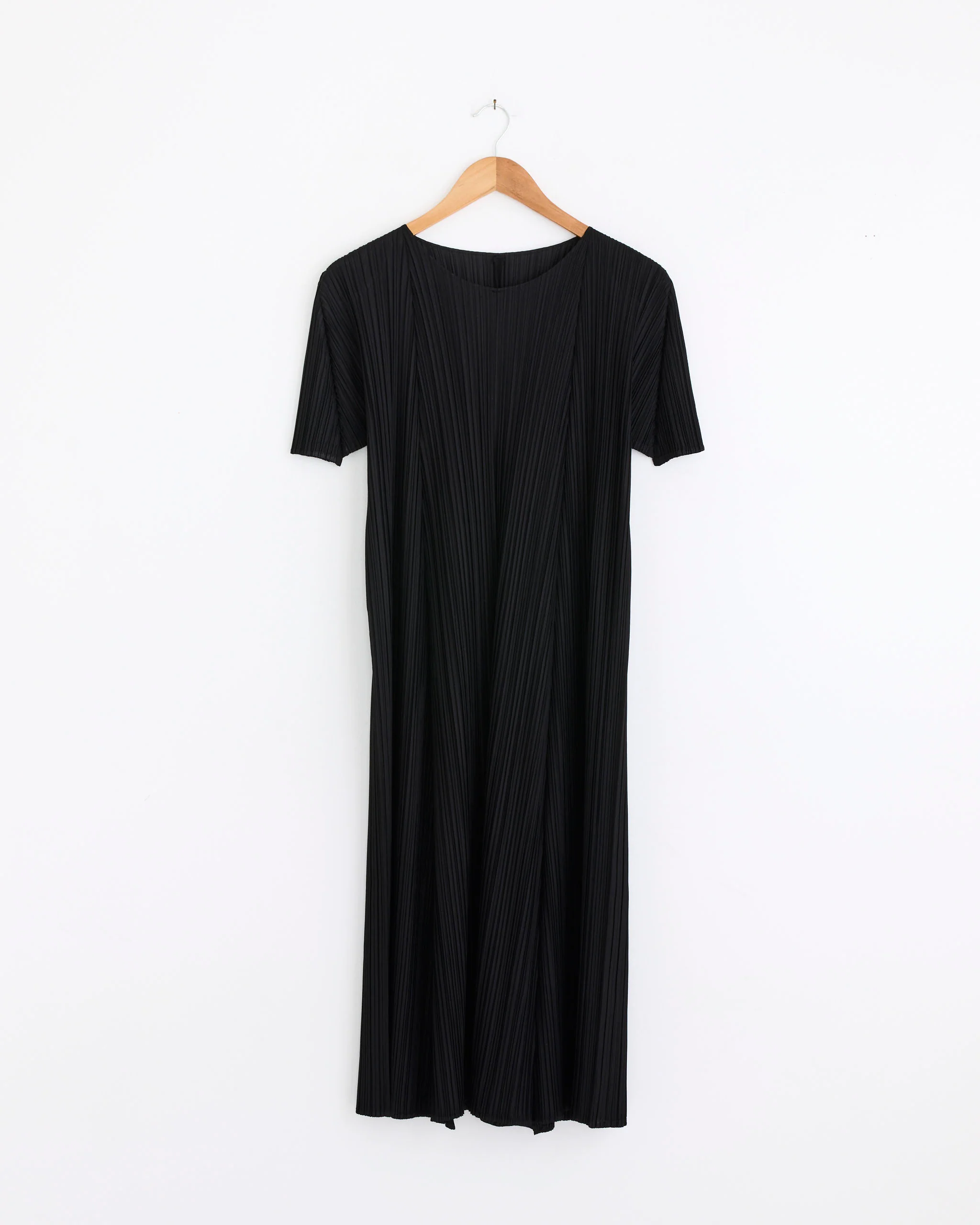 Mellow Pleats Dress in Black