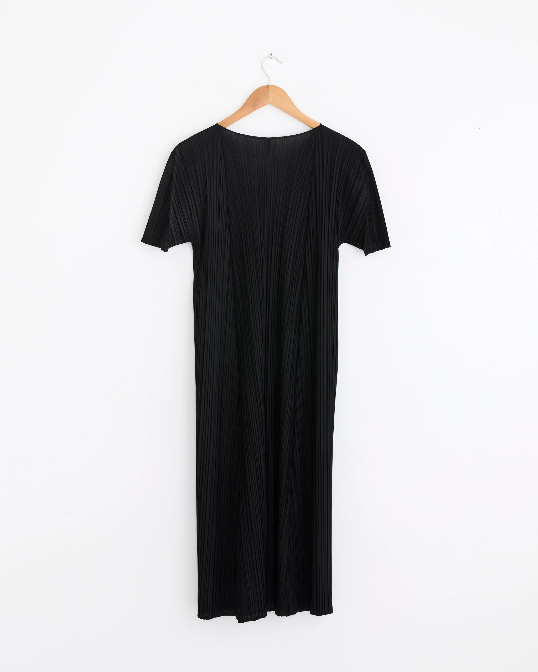 Mellow Pleats Dress in Black - Image 3