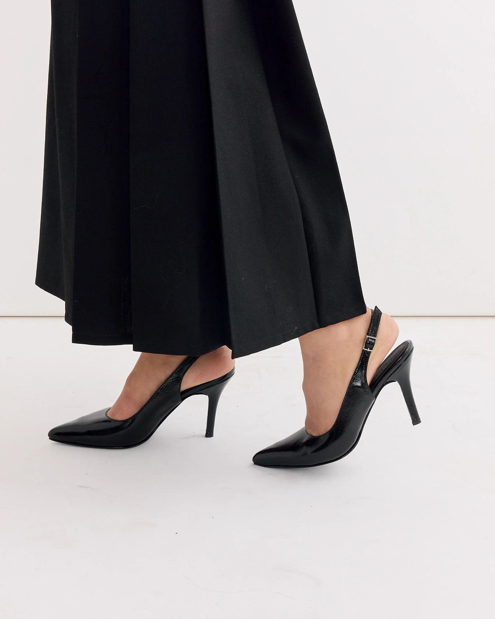 Cheke Sling Back Heel in Black - Image 4