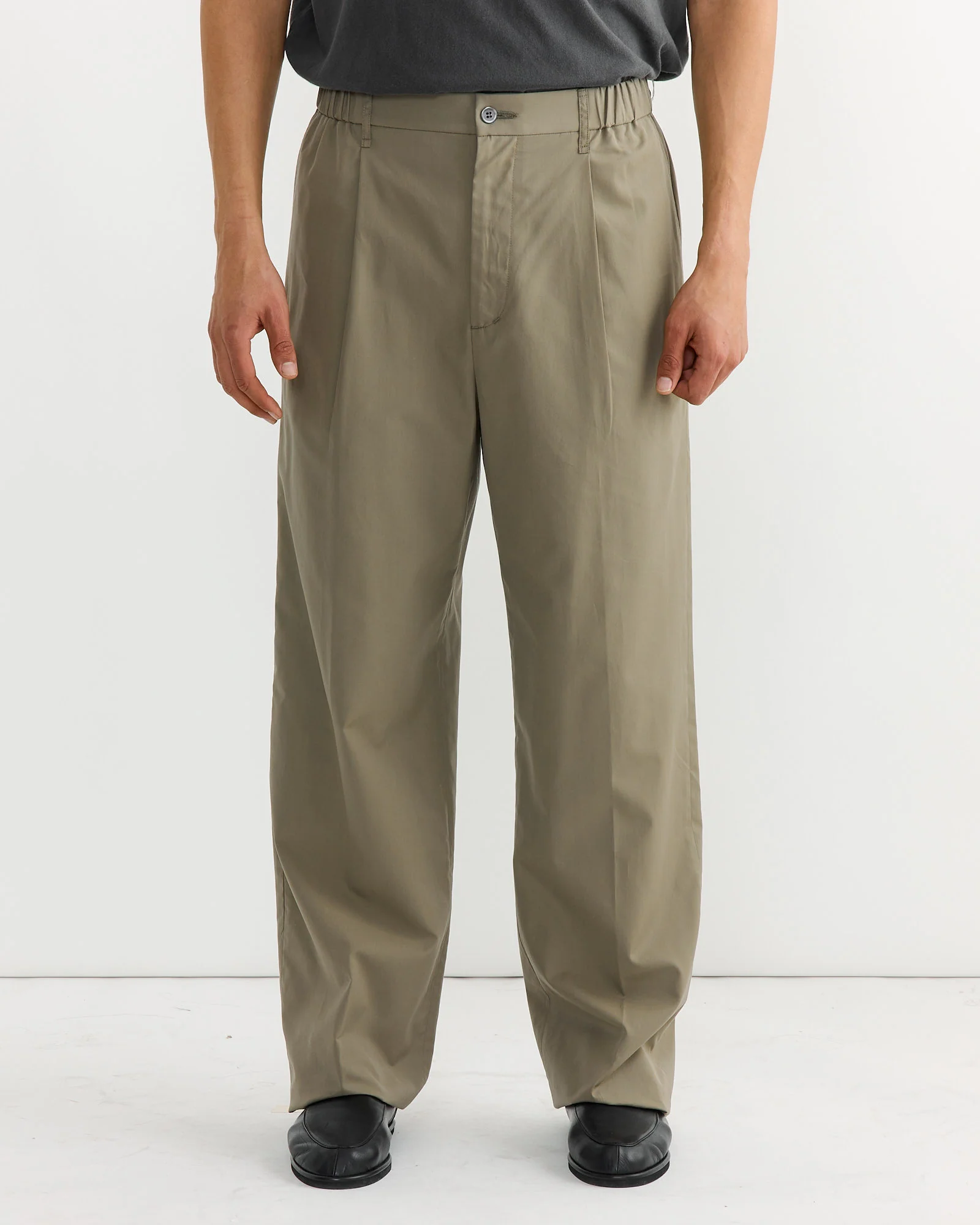 Kogai Pant in Silky Cotton Poplin Olive