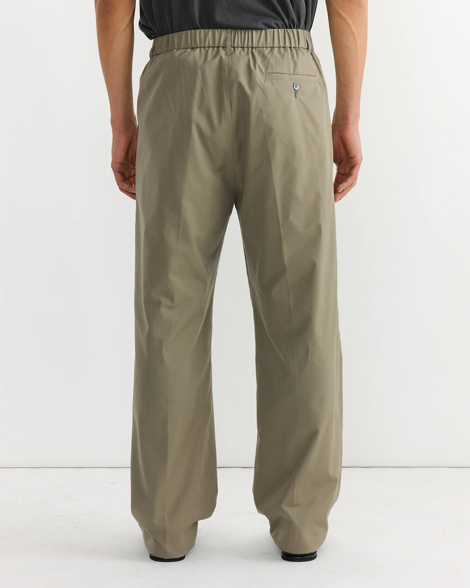 Kogai Pant in Silky Cotton Poplin Olive - Image 2