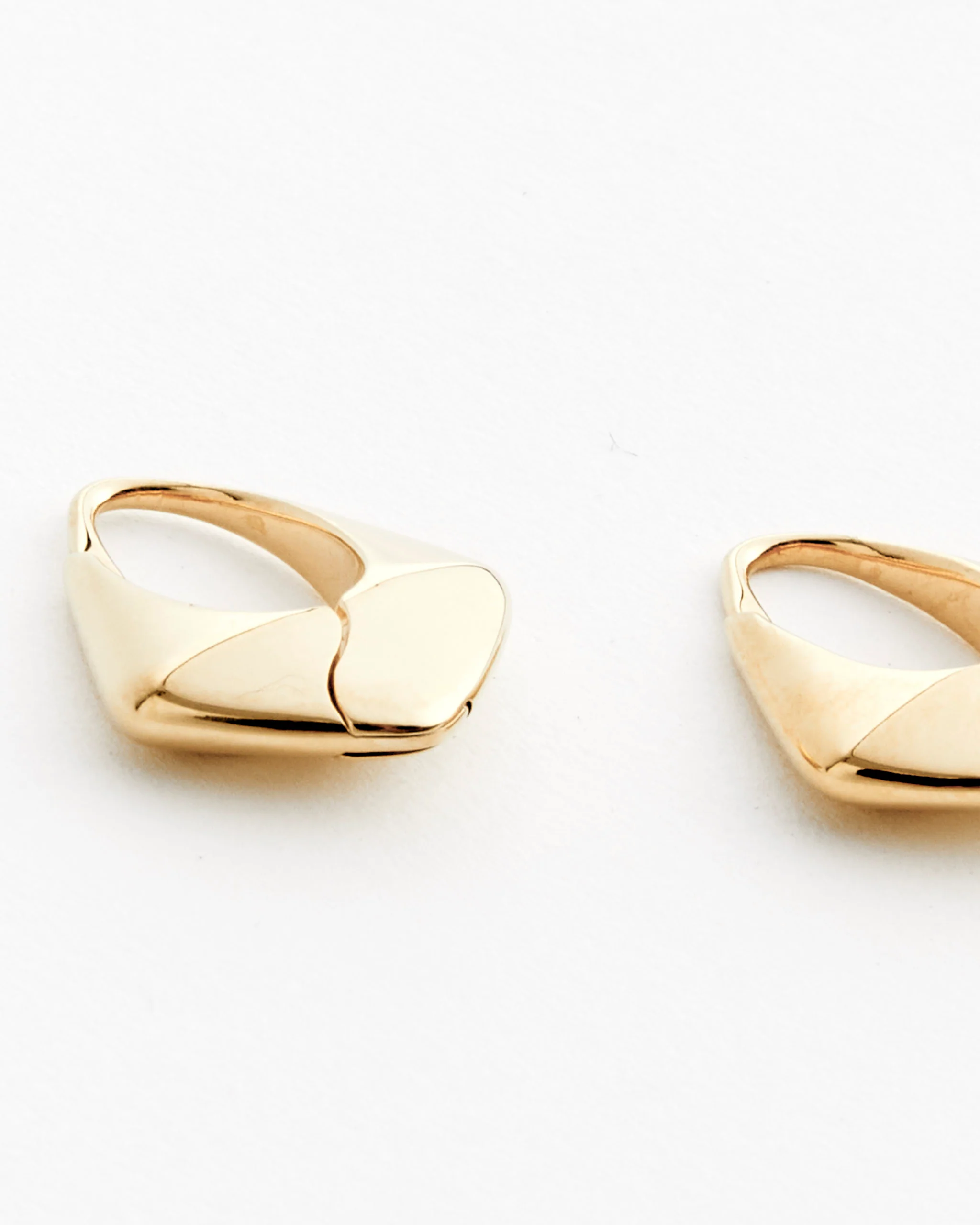 Small Pyramid Hoops in 18K Gold Vermeil - Image 2