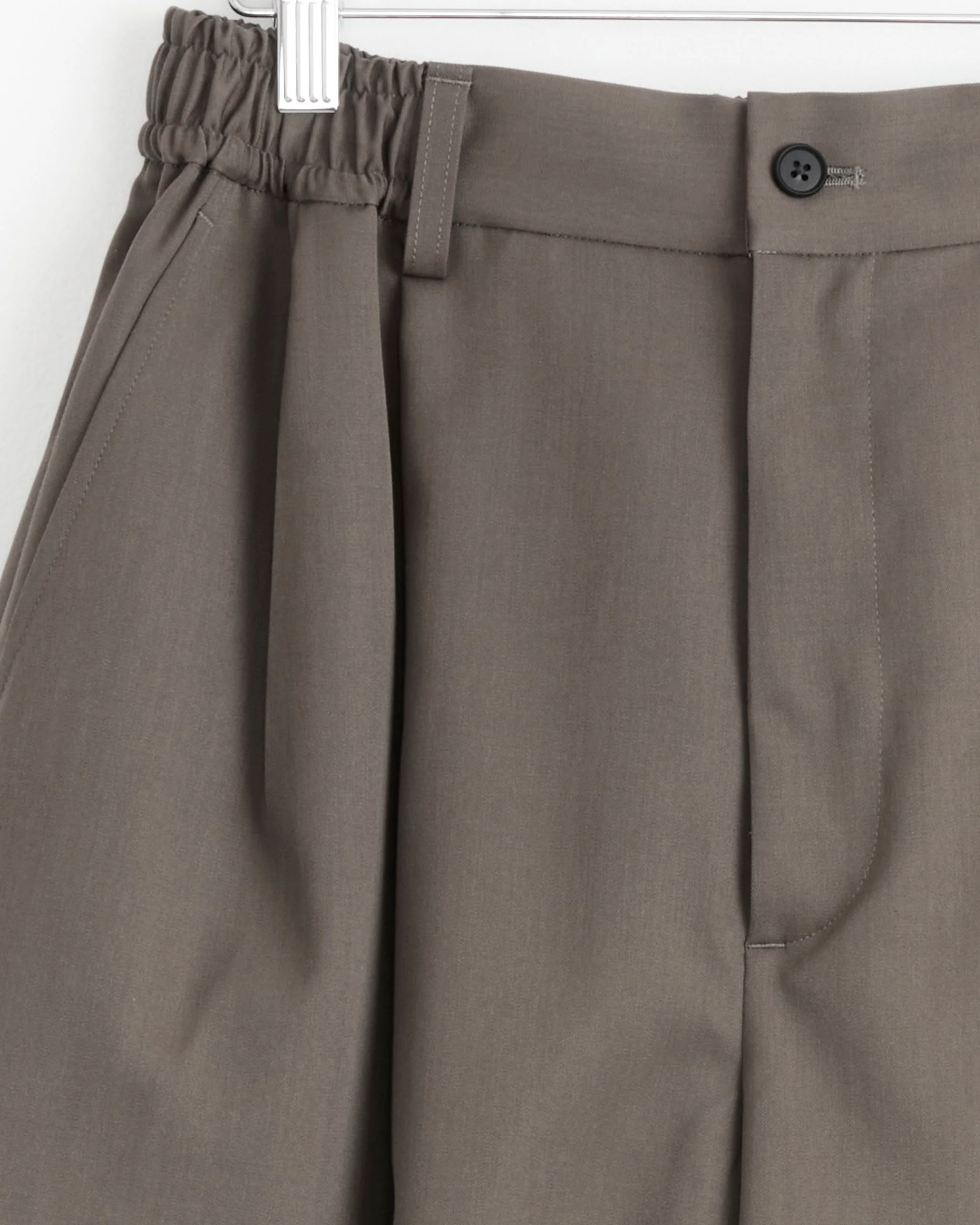 Wide Easy Short in Dark Beige - Image 2