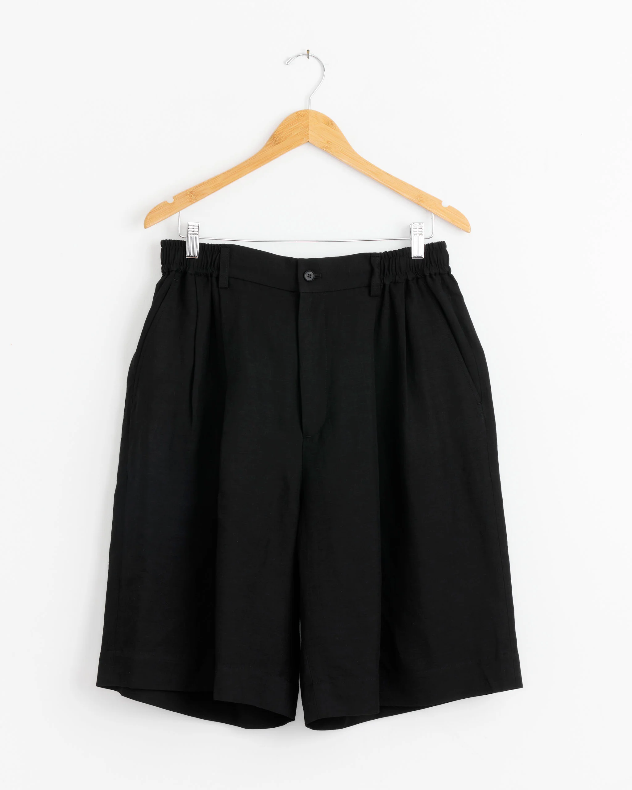 1437 Short in Black