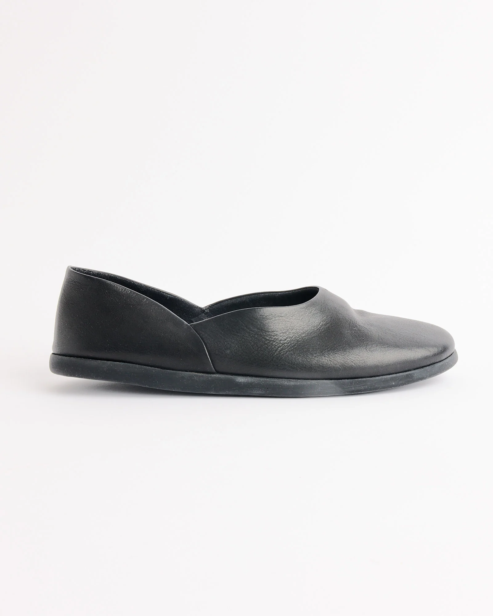 Vegetable Tanned Leather Slipper in Black