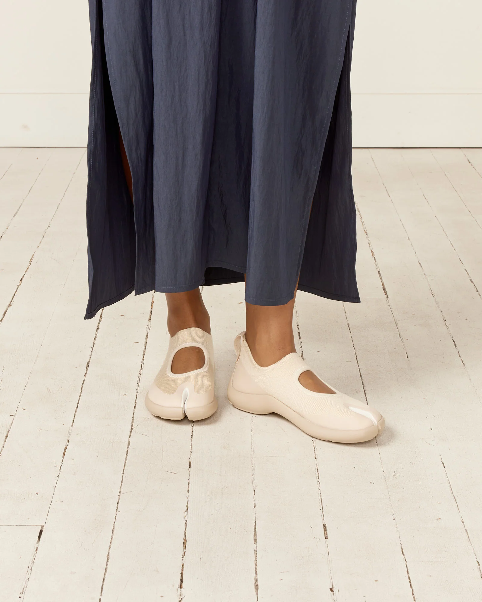 Sandal in Off White - Image 2