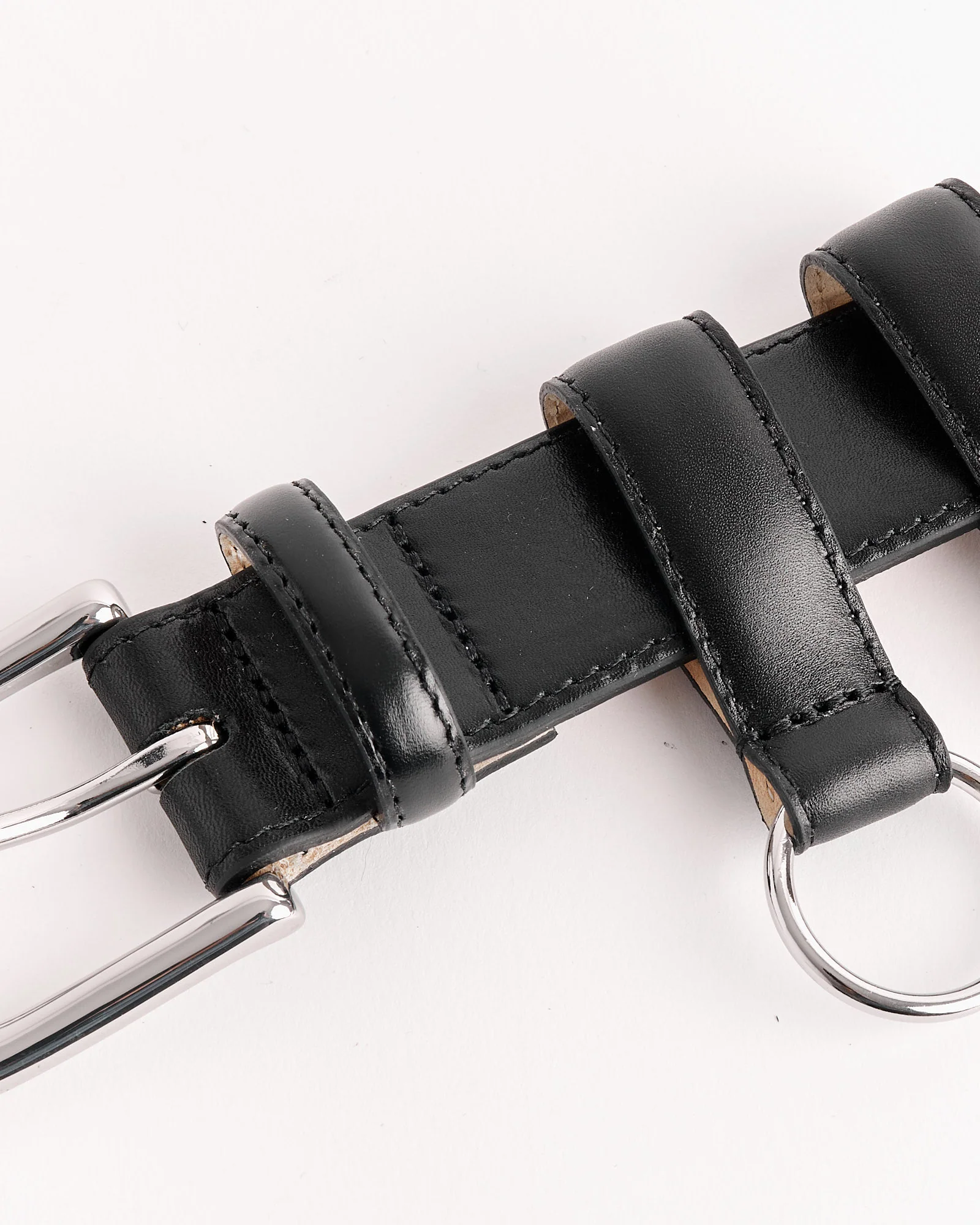 Classic Ring Hardware Leather Belt in Black - Image 2