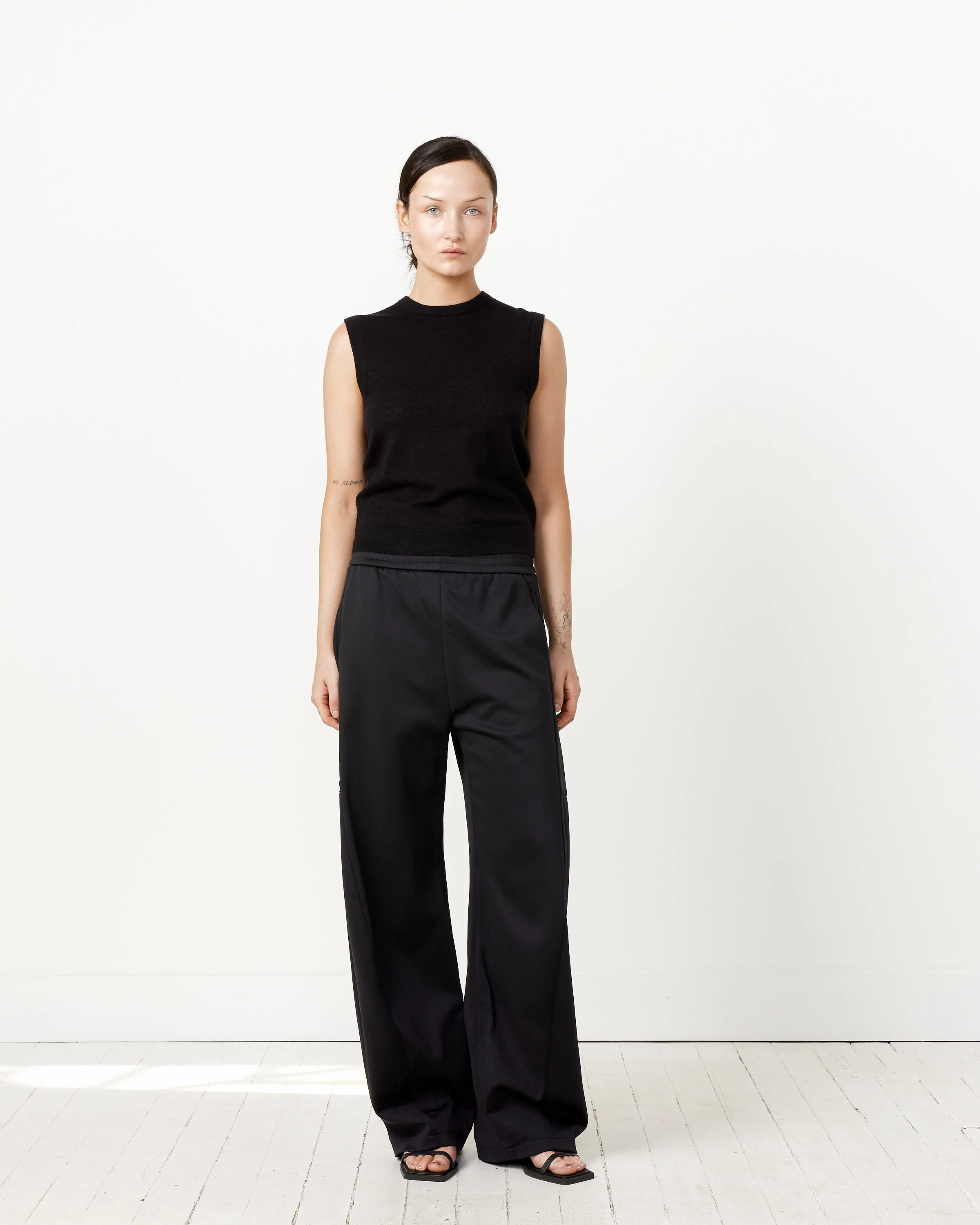 Skinlike Sleeveless Sweater - Image 3